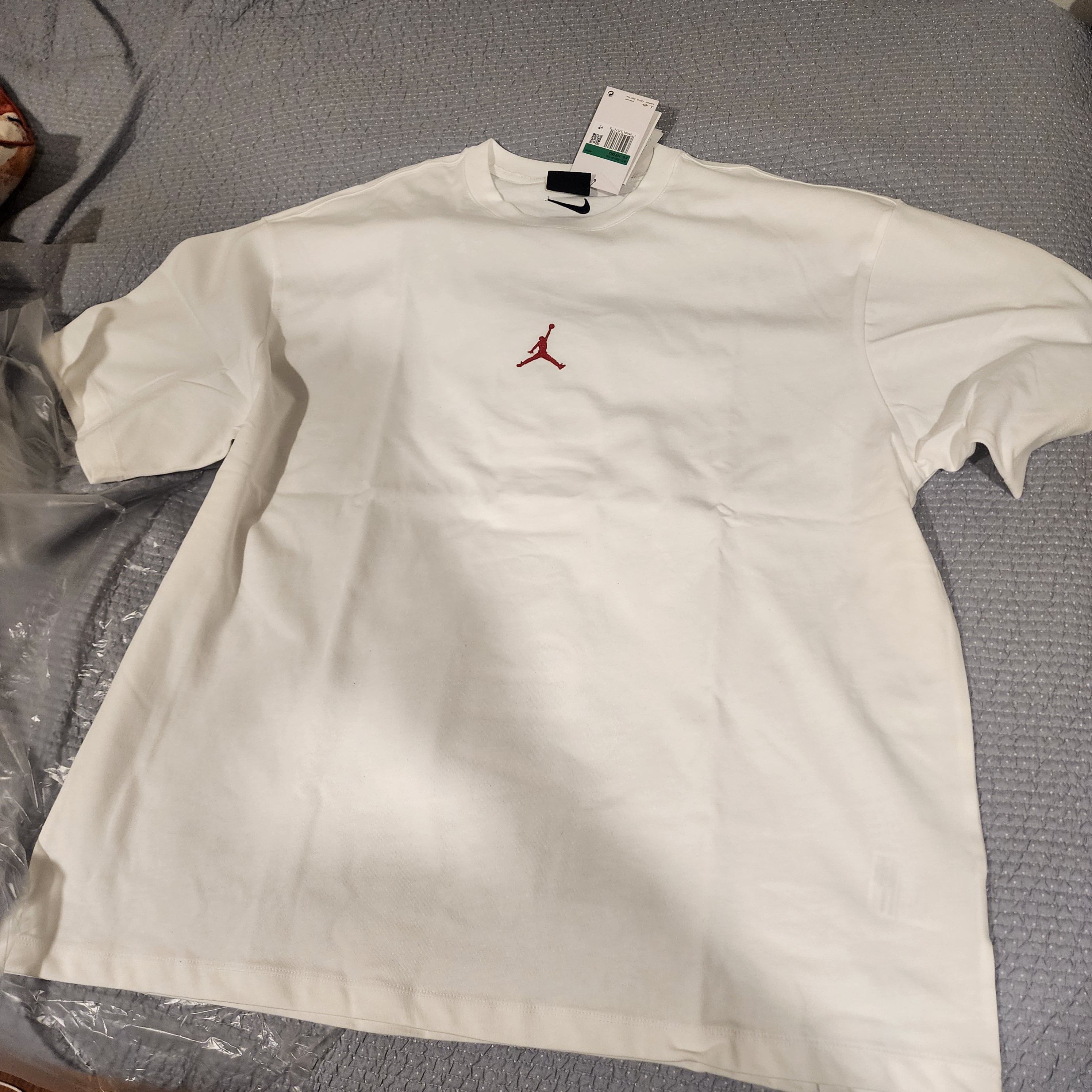 Jordan Seoul T-Shirt White Varsity Red (IB9106-100) 착용 스타일 - 1