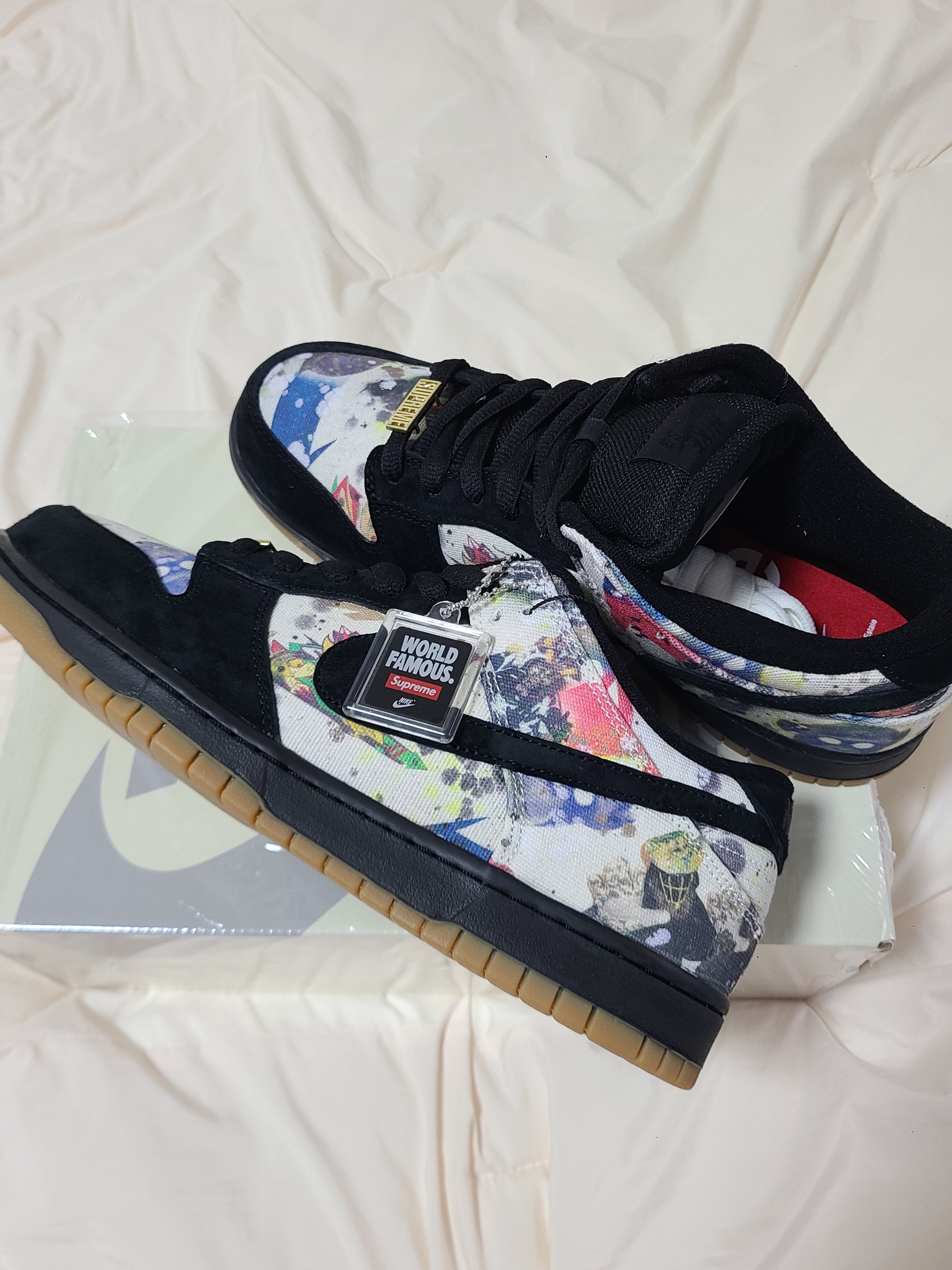 Nike x Supreme SB Dunk Low QS Rammellzee Black 착용 스타일 - 3