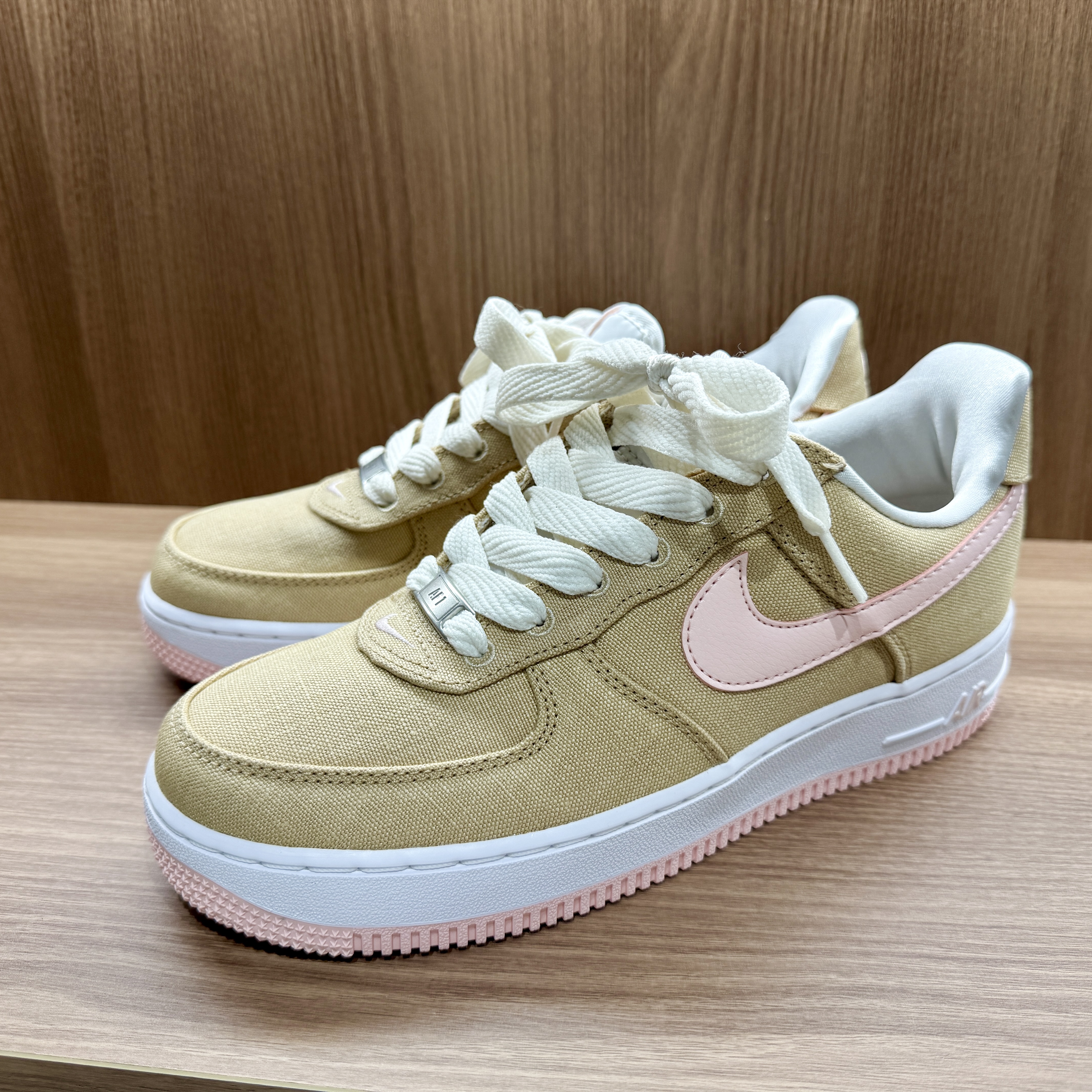 Nike Air Force 1 Low Linen 착용 스타일 - 1