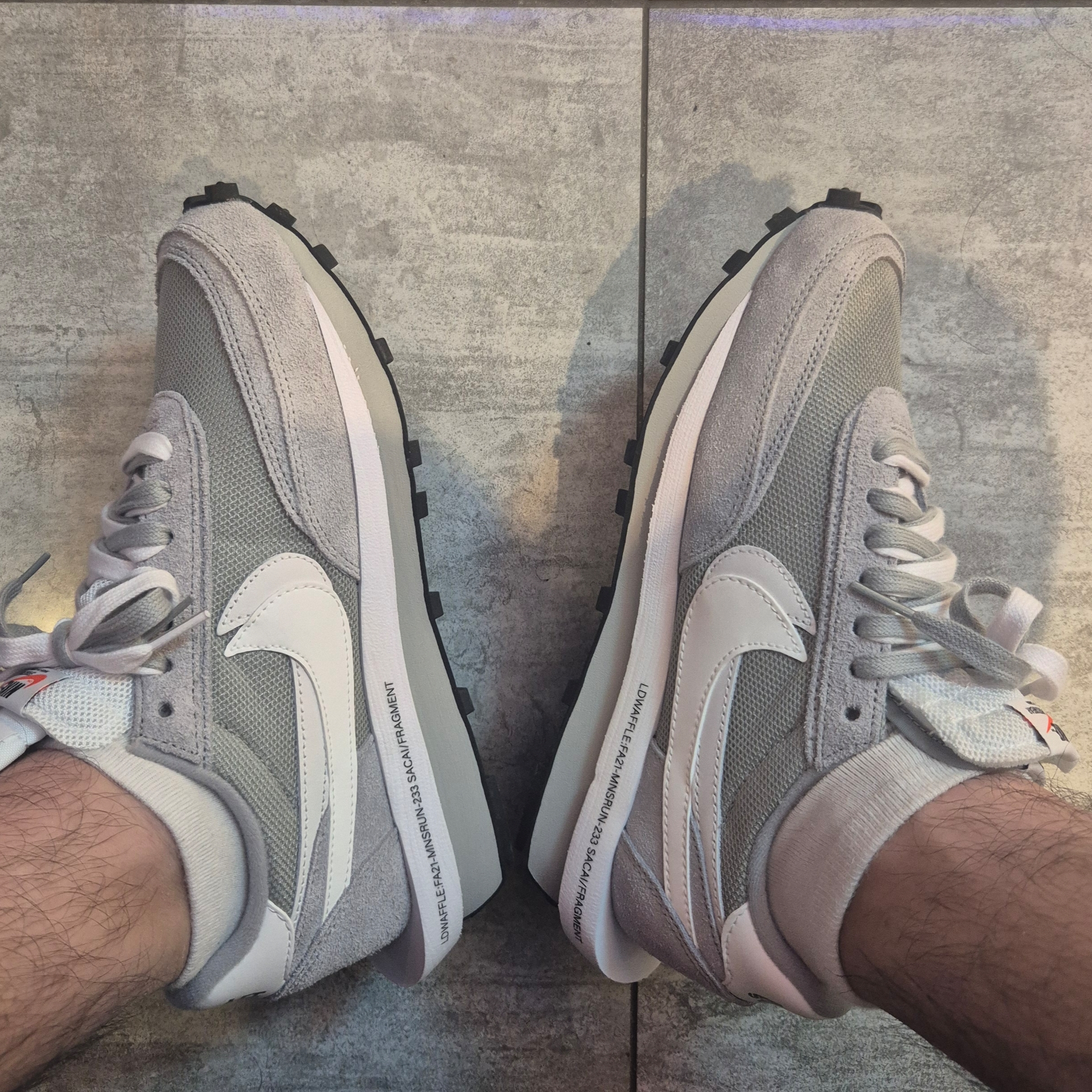 Nike x Sacai x Fragment LDWaffle Light Smoke Grey 착용 스타일 - 2