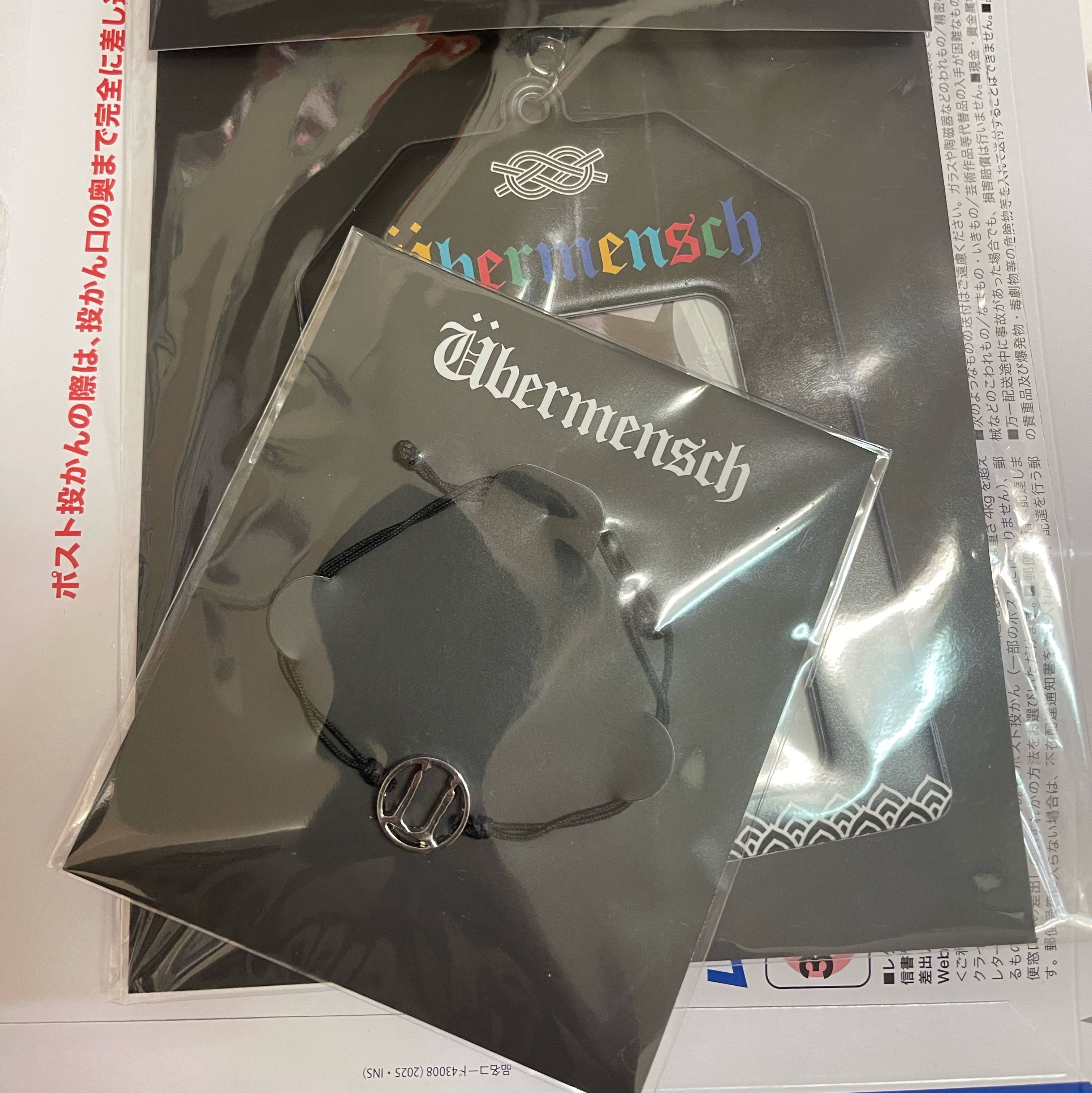 G-DRAGON Ubermensch Thread Bracelet Black 착용 스타일