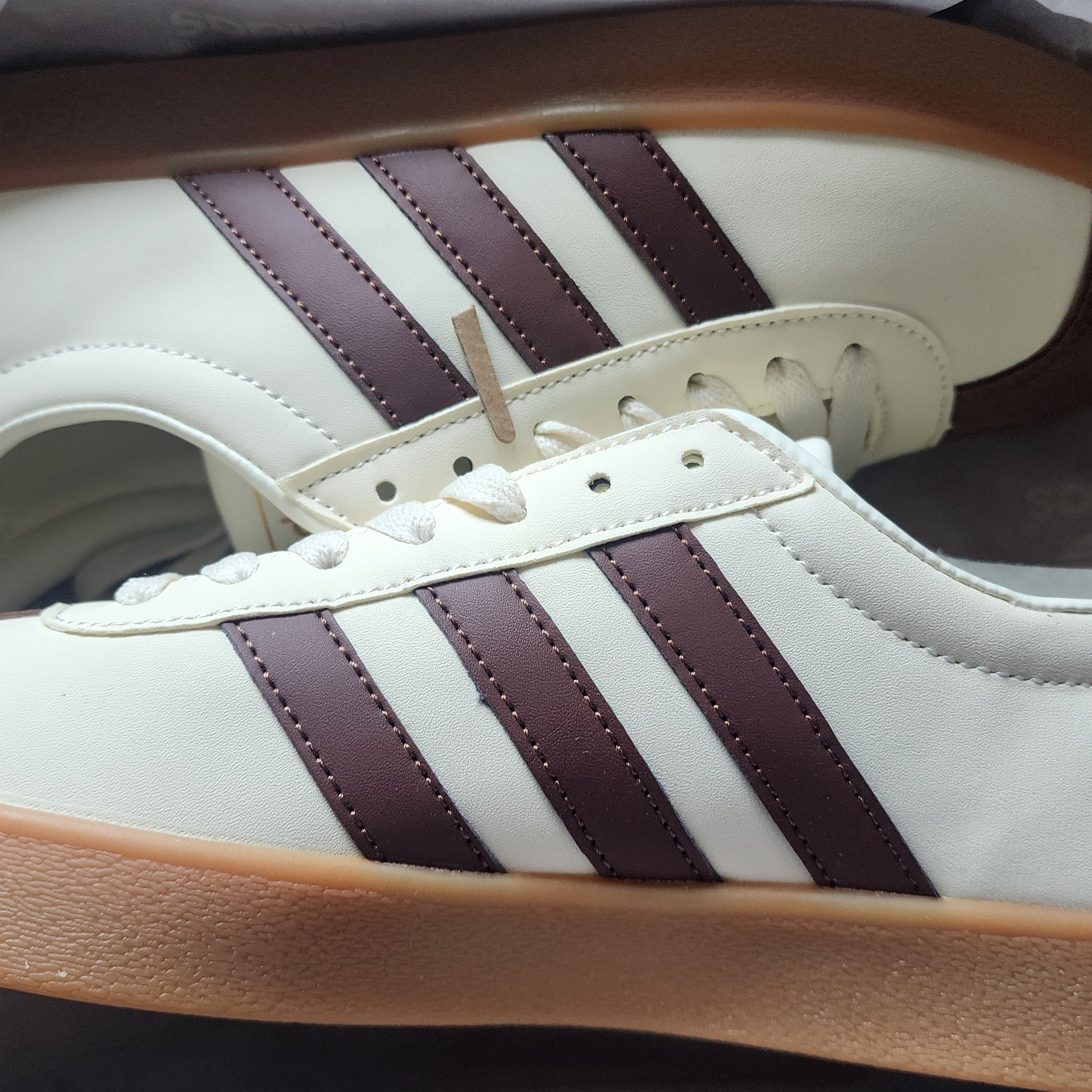 Adidas VL Court 2.0 Cream Brown 착용 스타일