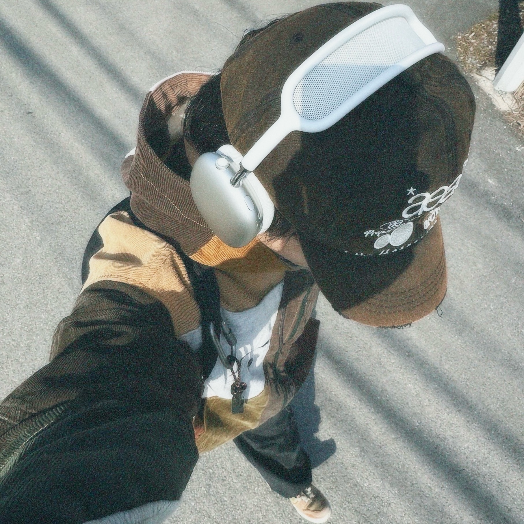AEAE Web Logo Damaged Cap Dark Brown, Adidas Originals Beckenbauer Track Top Bliss - KR Sizing 착용 스타일 - 2
