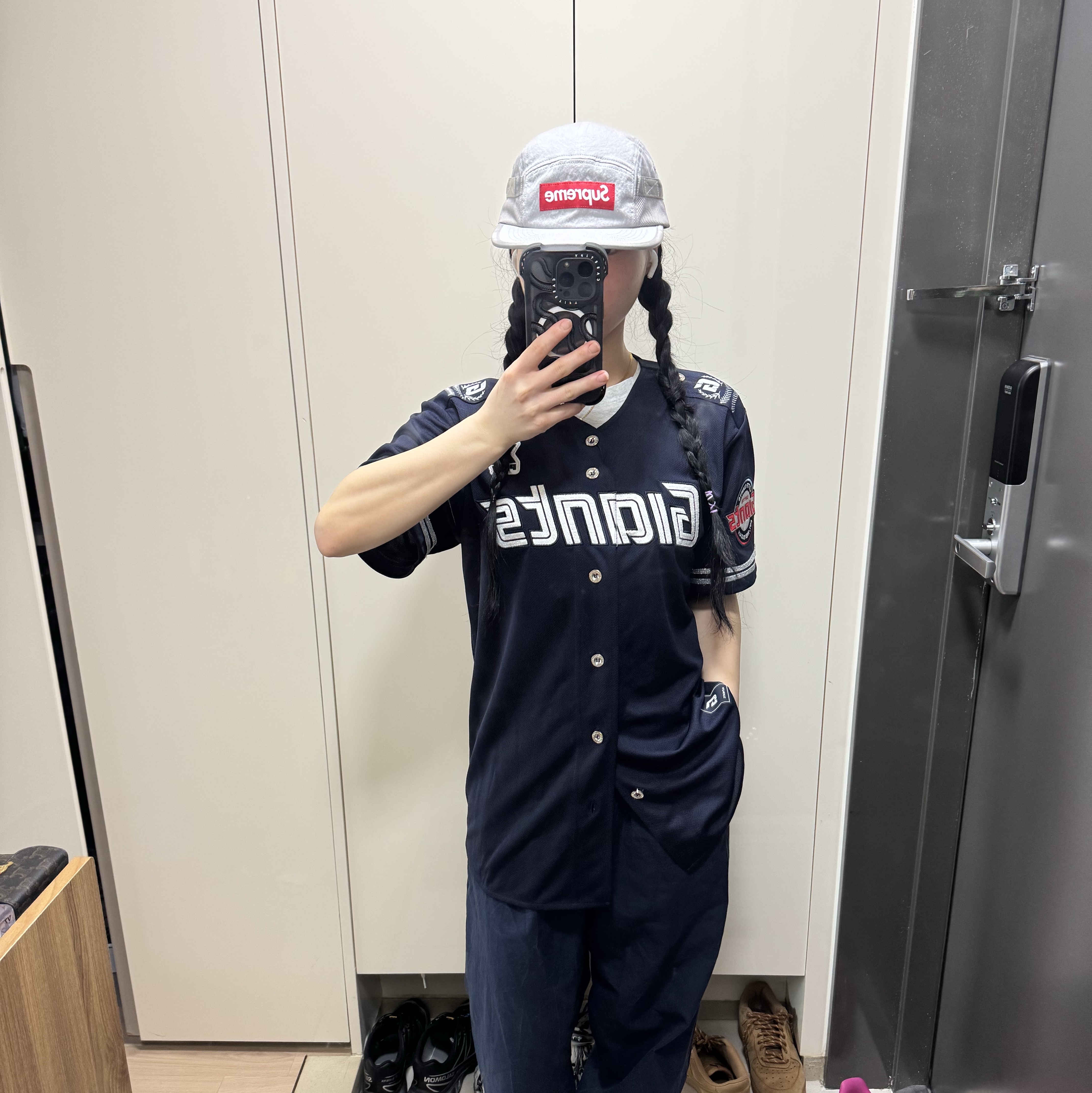 Lotte Giants 24 G Military Professional Uniform White (Non Marking Ver.), Lotte Giants Old Stripe Professional Uniform Multi (Non Marking Ver.) 착용 스타일 - 1