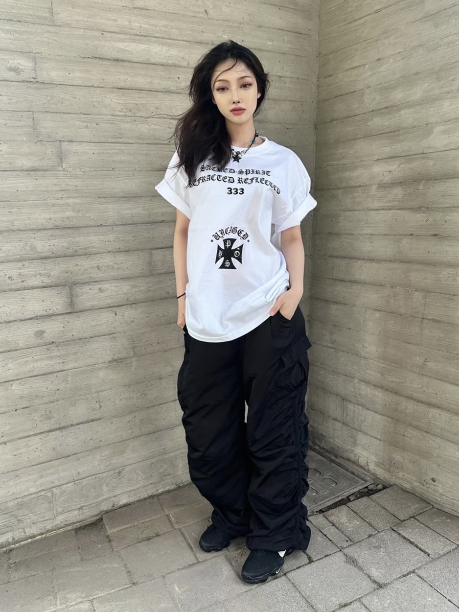 PHOS333 Uncaged Slogan T-Shirt White, PHOS333 Uncaged Slogan T-Shirt Black 착용 스타일 - 2