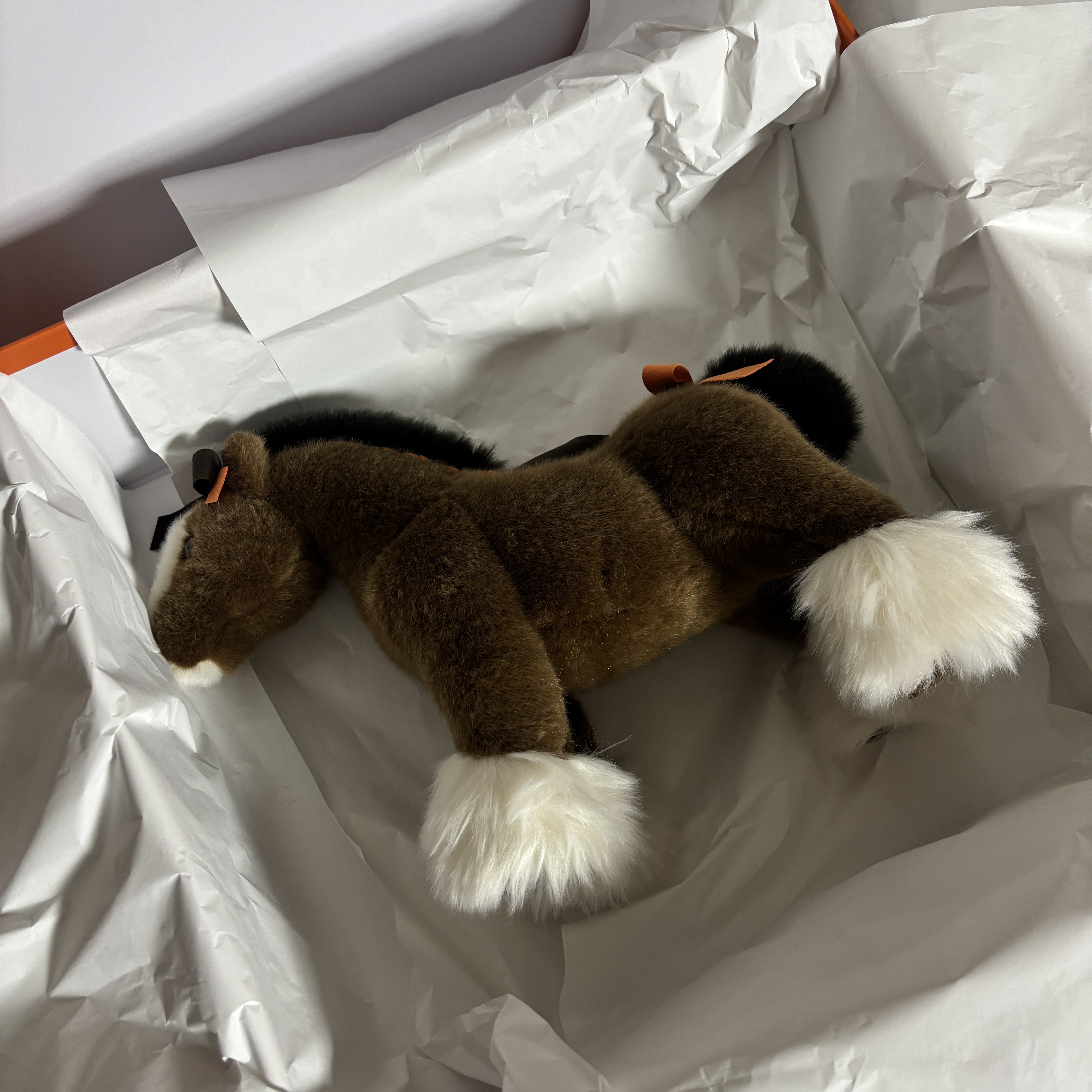 Hermes Extra Small Petite Cheval Hermy Plush Horse 착용 스타일 - 1