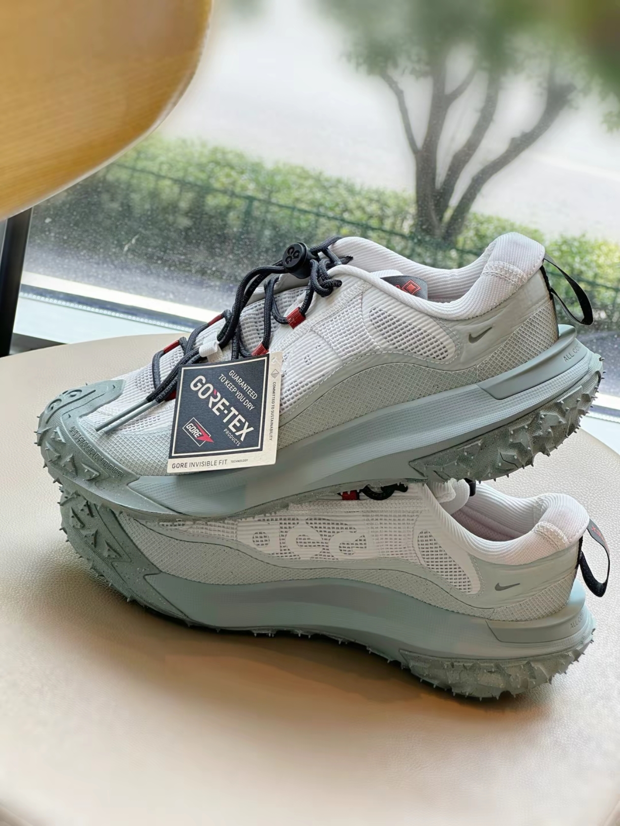 Nike ACG Mountain Fly 2 Low Gore-Tex Phantom Dark Smoke Grey 착용 스타일 - 3