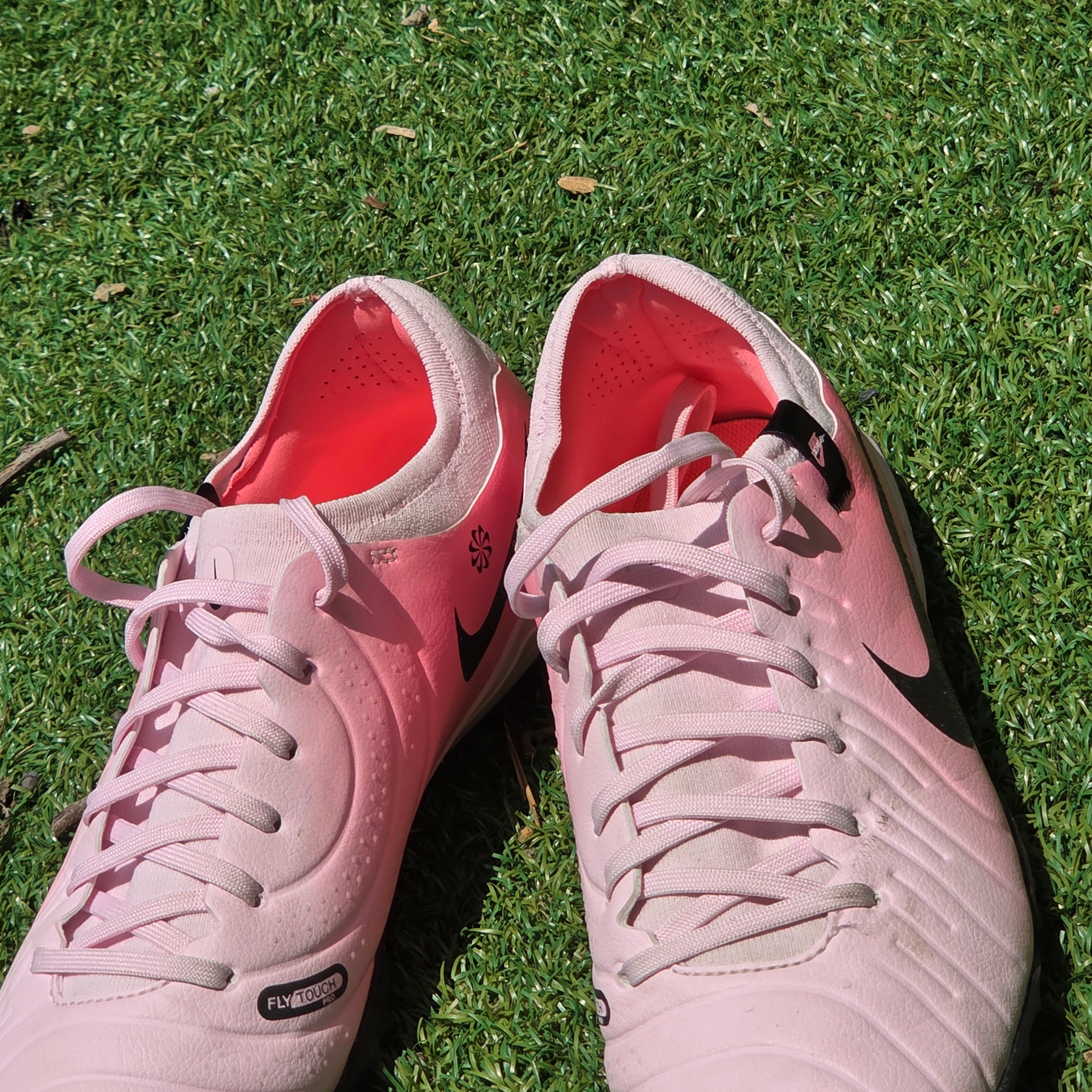 Nike Tiempo Legend 10 Pro TF Pink Foam Black 착용 스타일