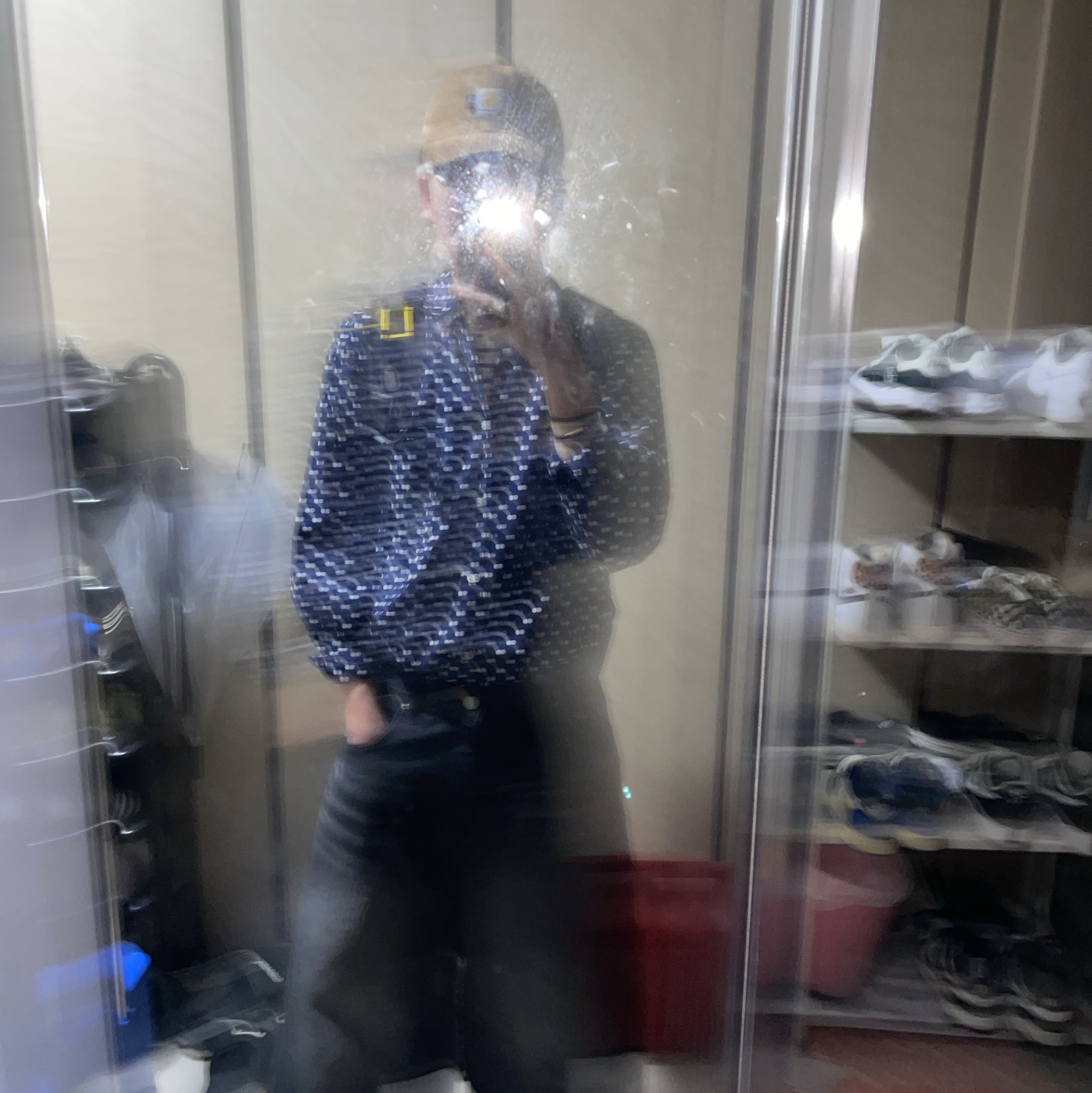 CDG Polka Dot Shirt Navy, Carhartt WIP x IAB Studio Canvas 6-Panel Cap Hamilton Brown 착용 스타일 - 1