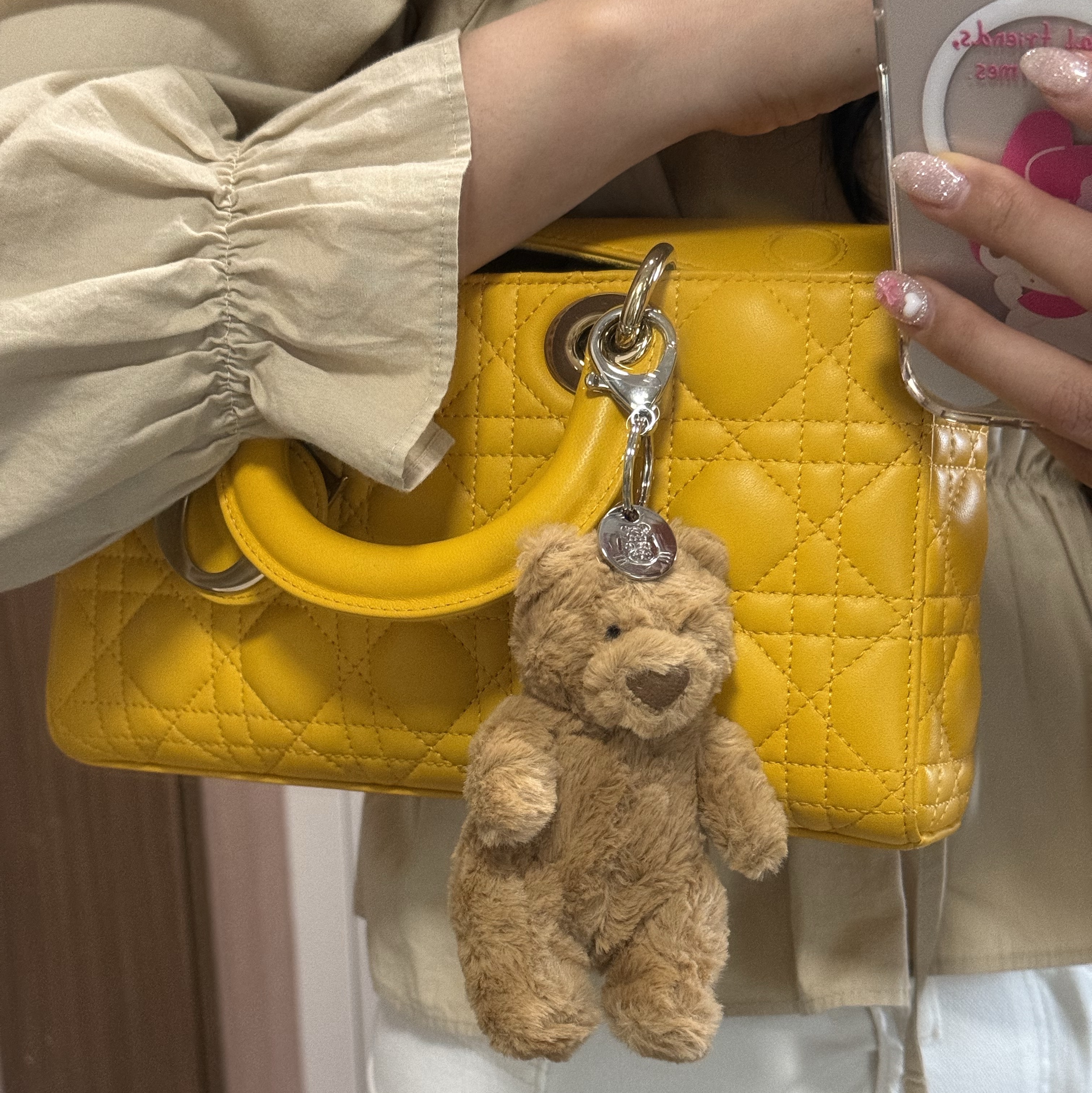 Jellycat Bartholomew Bear Bag Charm Brown 착용 스타일