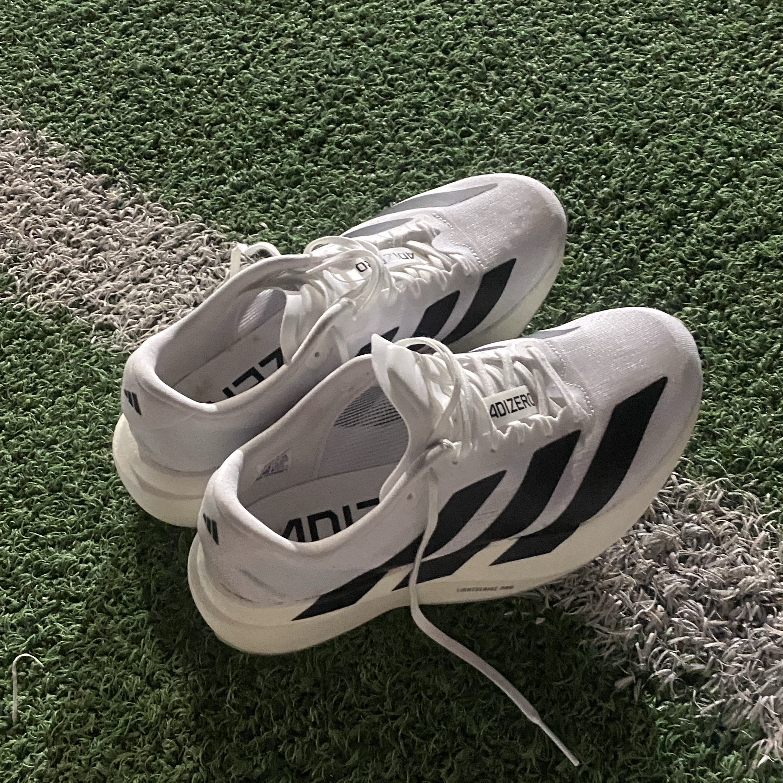 Adidas Adizero EVO SL Cloud White Core Black 착용 스타일