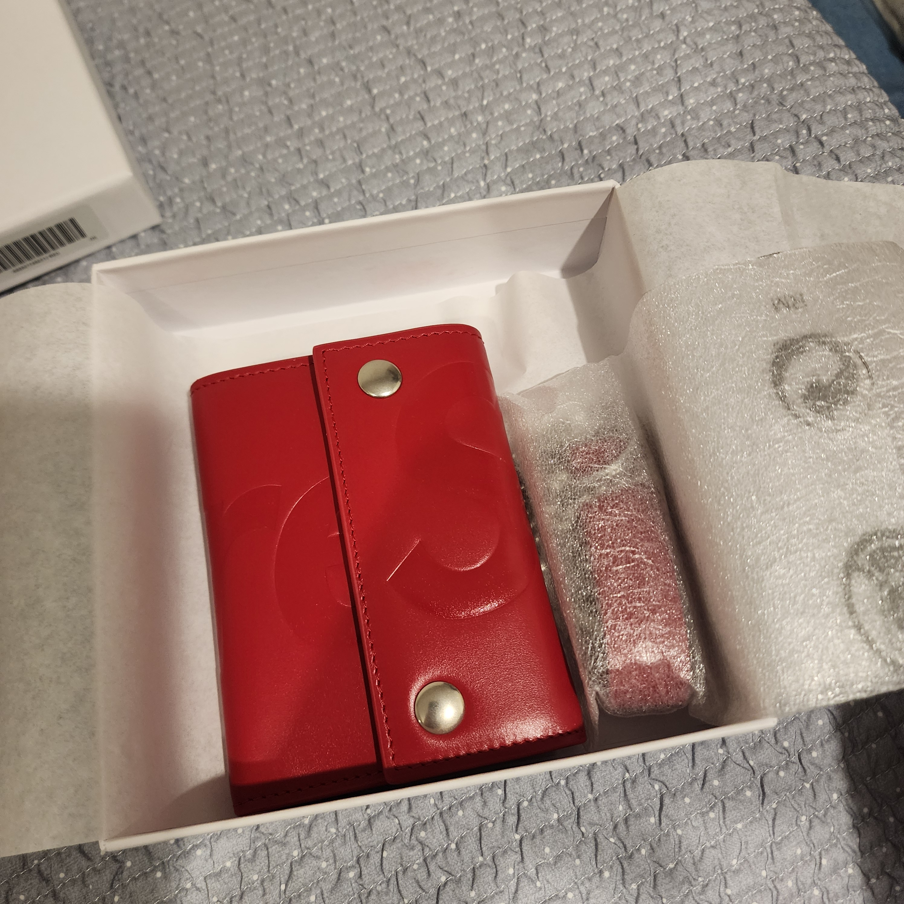 Supreme Leather Chain Wallet Red 착용 스타일 - 1