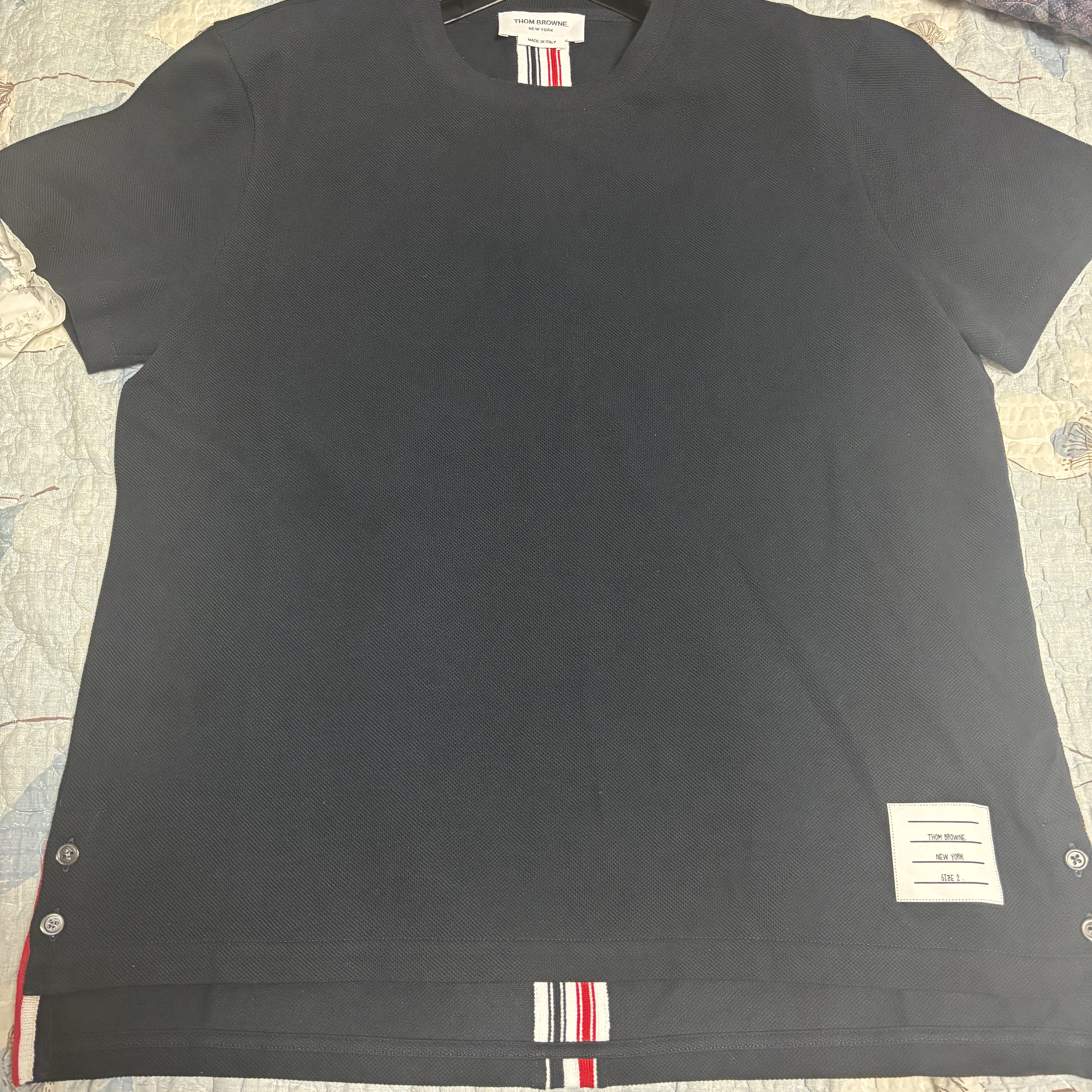 Thom Browne Pique Center Back Stripe Relaxed Fit T-Shirt Navy 착용 스타일