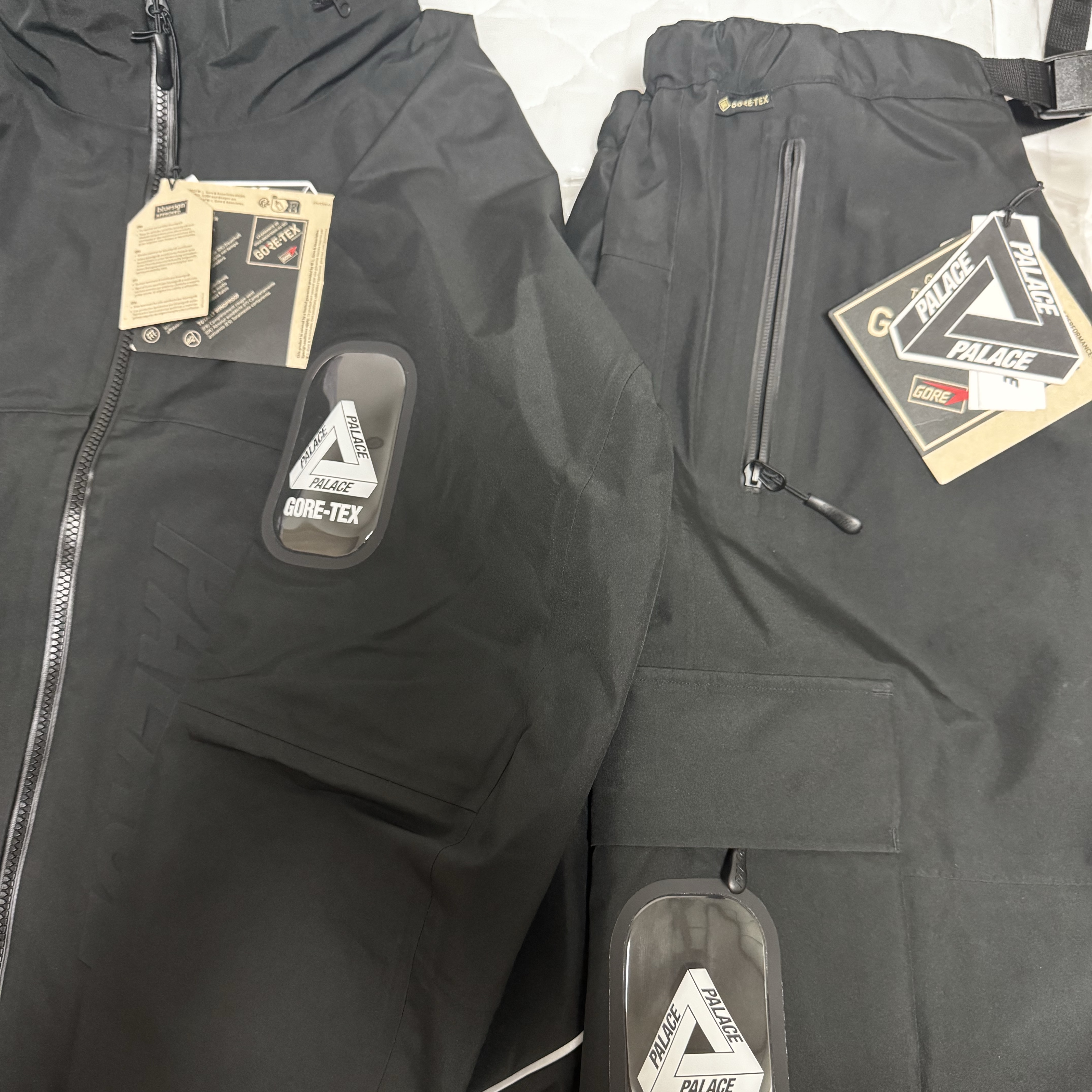 Palace Gore-Tex 3L M-Tek Jacket Black - 24FW, Palace Gore-Tex 3L M-Tek Trouser Black - 24FW 착용 스타일 - 4
