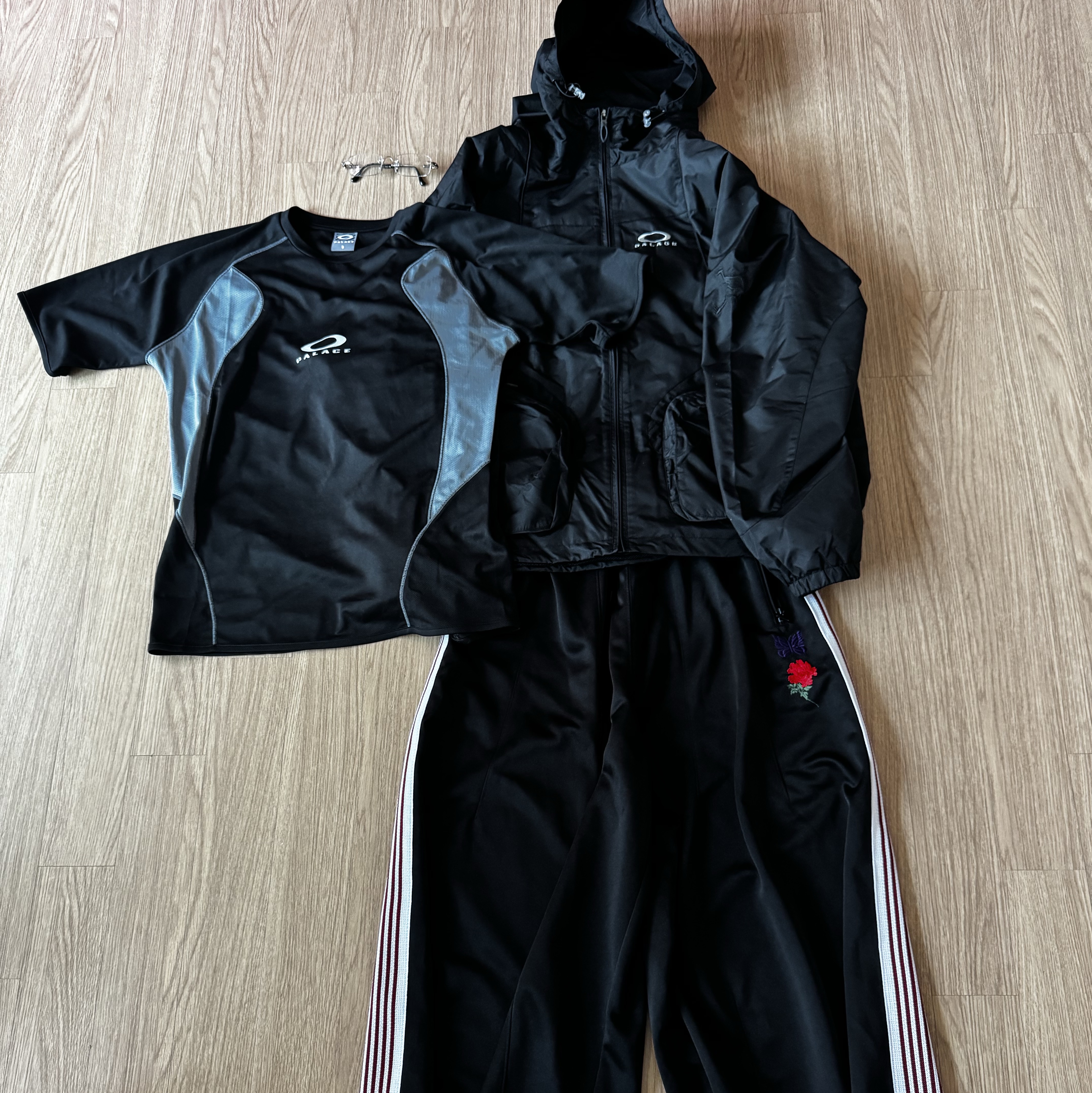Palace x Oakley Nitrofuel Jacket Black - 23SS, Palace x Oakley Tech Jersey Black - 24FW 착용 스타일 - 1