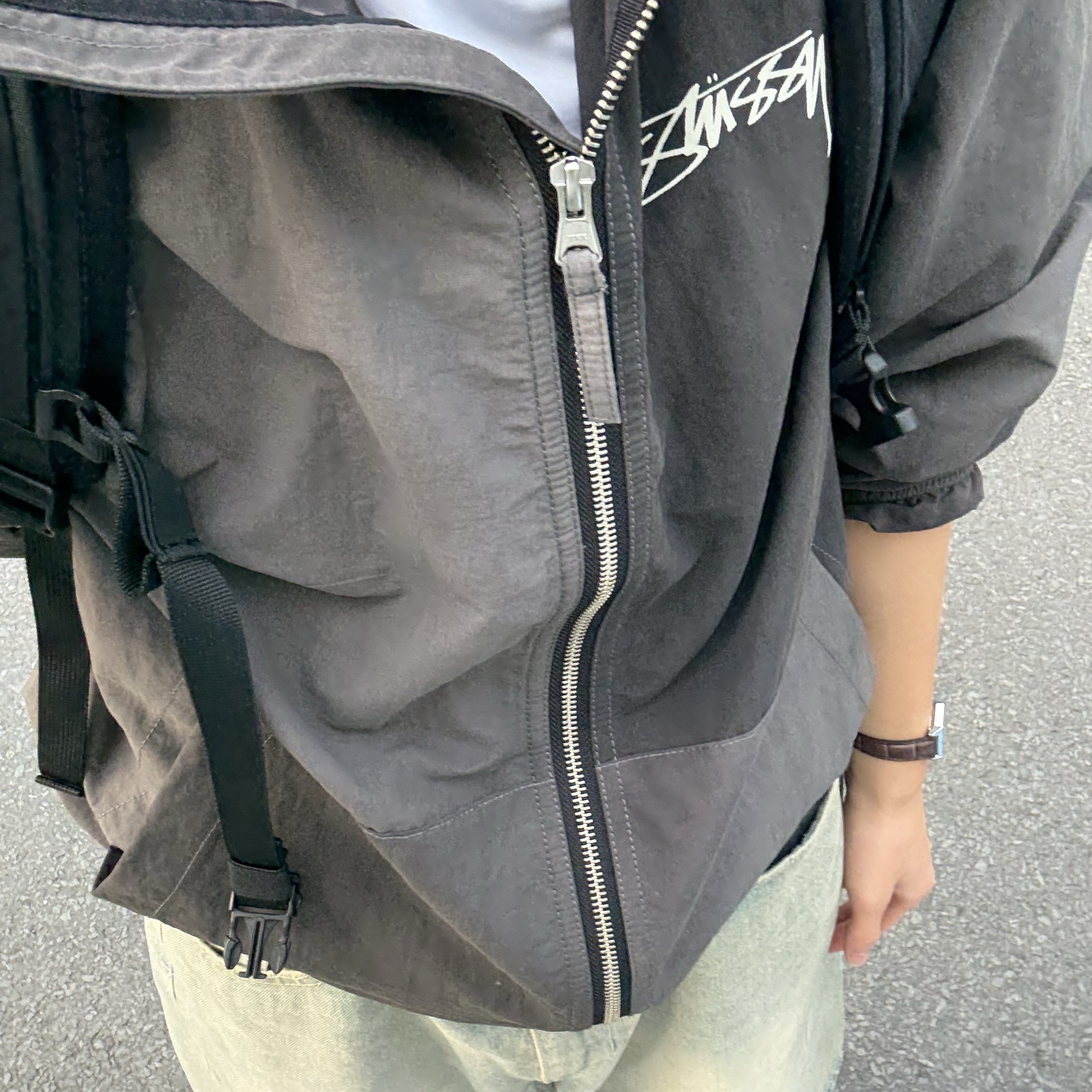 Stussy Wave Dye Beach Shell Jacket Black 착용 스타일