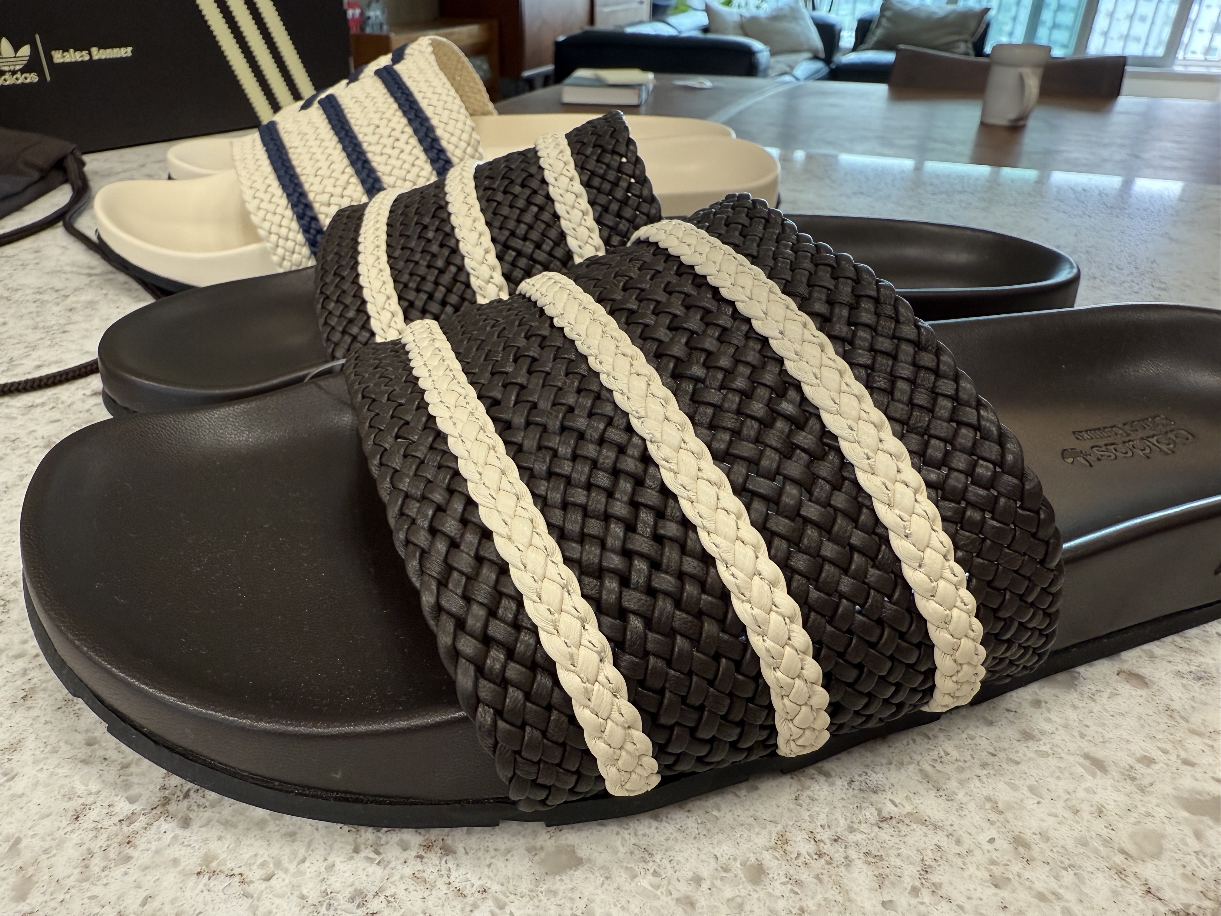 Adidas x Wales Bonner Adilette Dark Brown Wonder White, Adidas x Wales Bonner Adilette Wonder White Night Indigo 착용 스타일 - 4