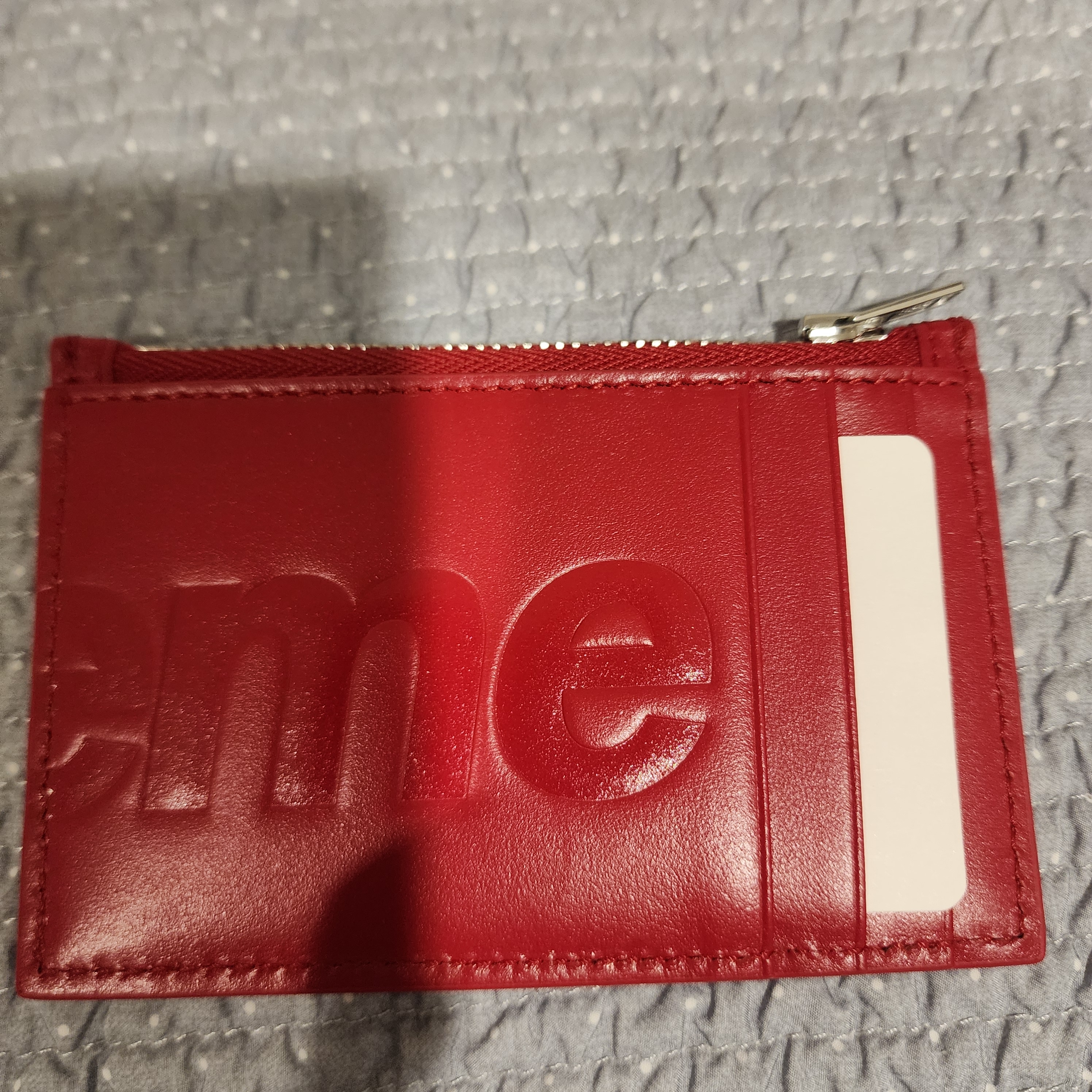 Supreme Leather Zip Card Holder Red 착용 스타일 - 3