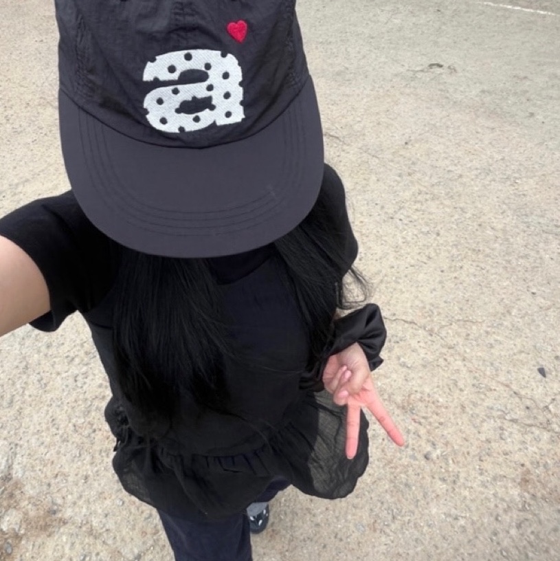 AEAE Dot Small Letter Nylon Cap Black 착용 스타일