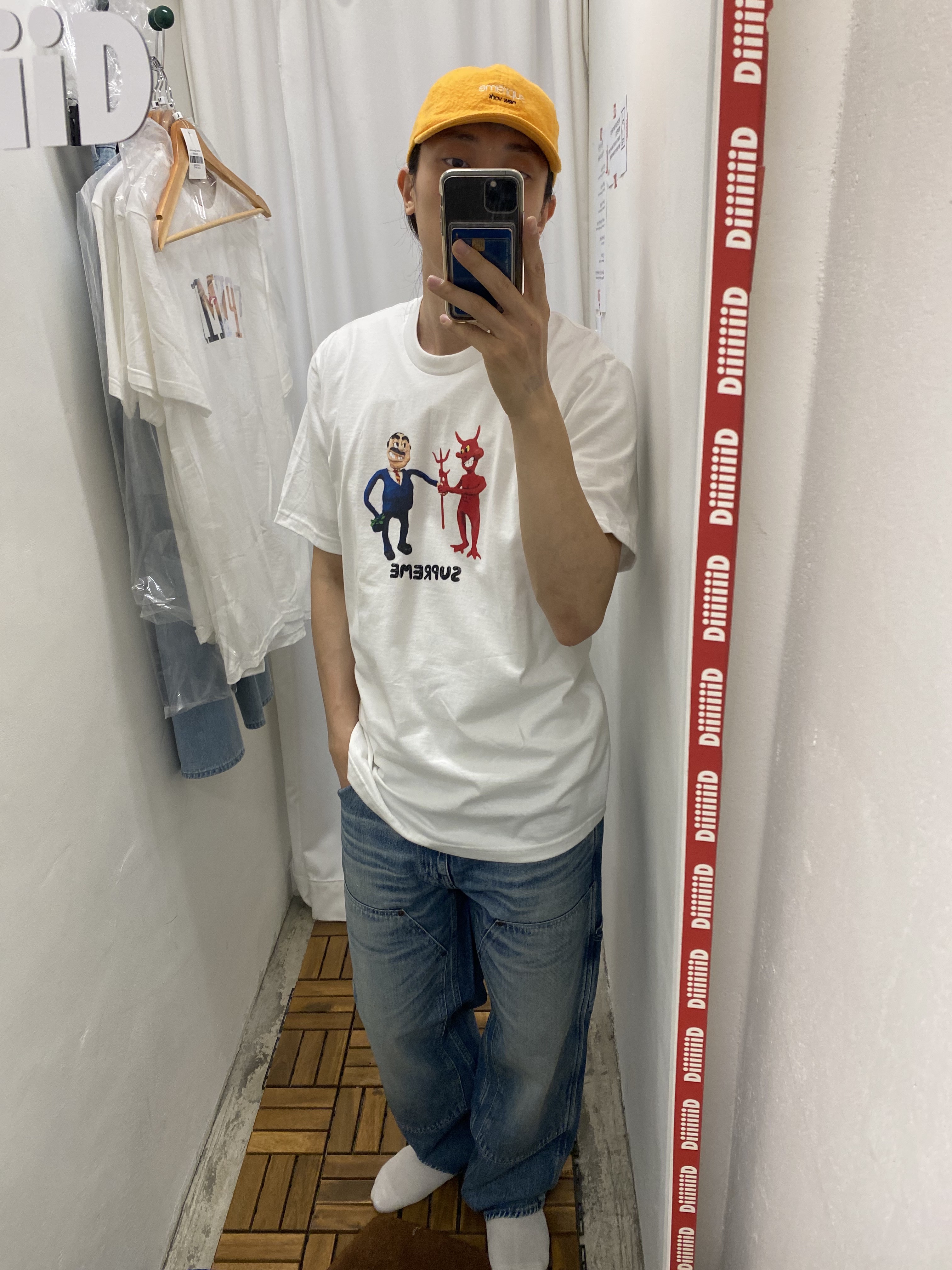 Supreme Worn Double Knee Painter Pants Denim - 25SS, Supreme Business T-Shirt White - 23SS 착용 스타일 - 1