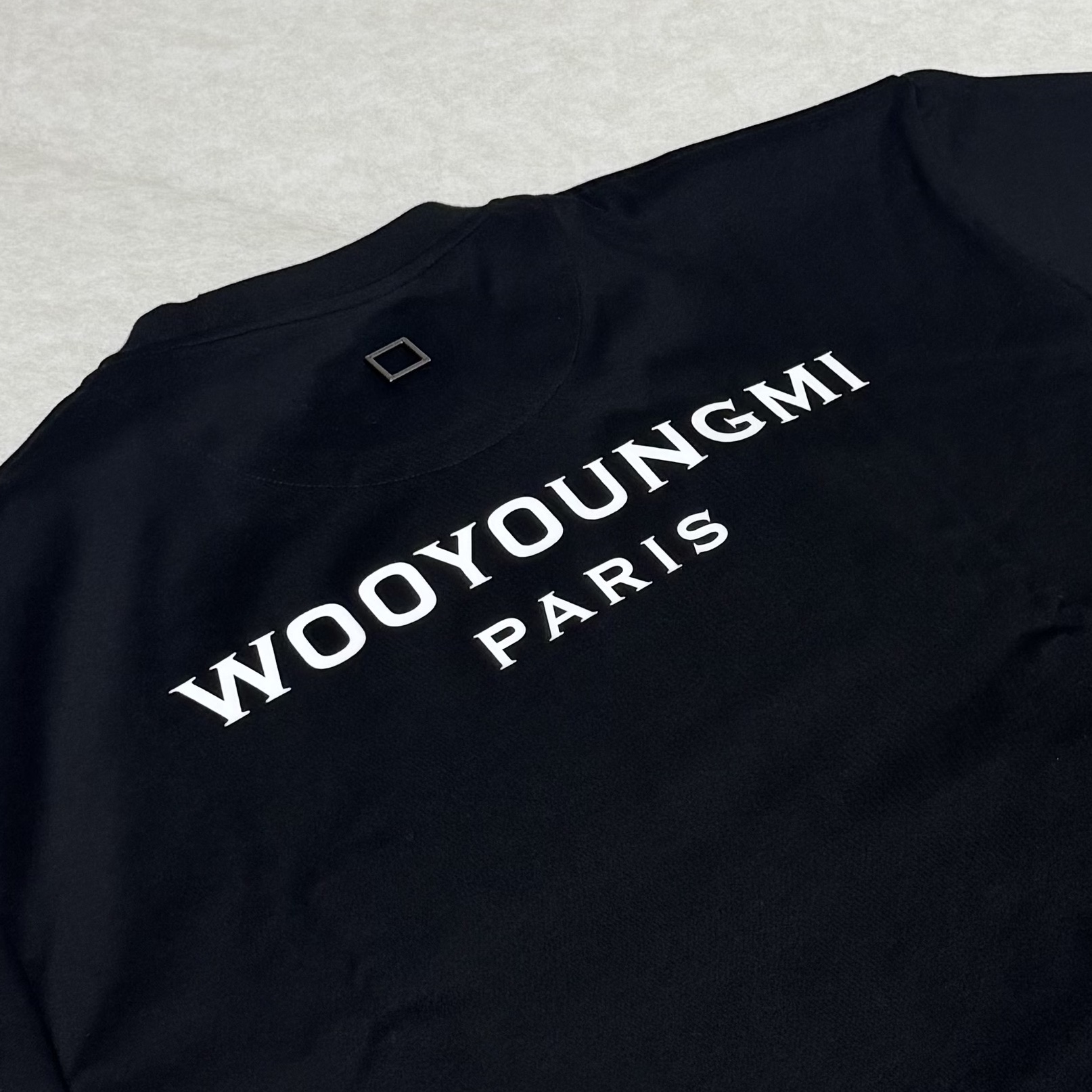 Wooyoungmi Cotton Back Logo T-Shirt Black - 24SS 착용 스타일 - 3