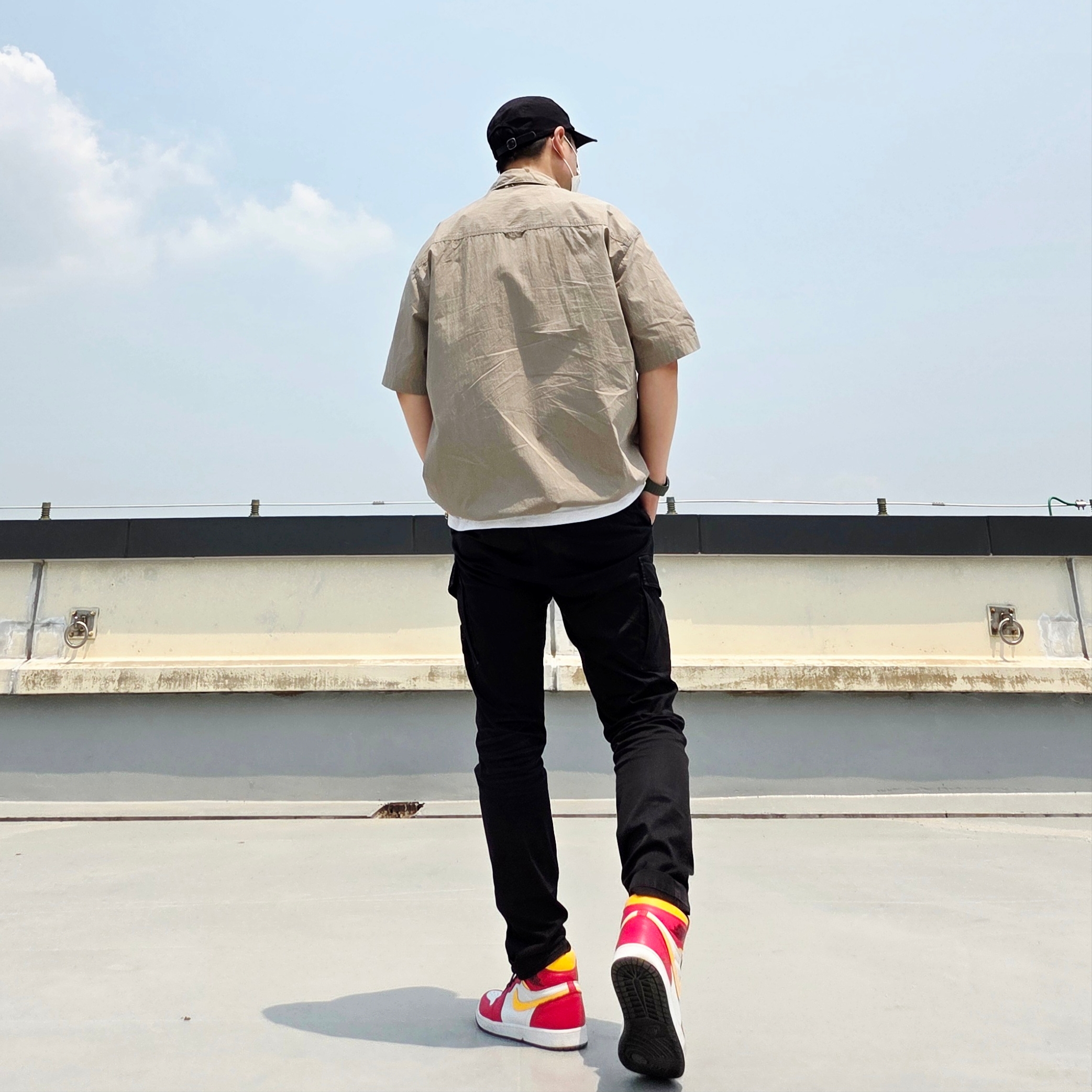 Supreme Washed Chino Twill Camp Cap Black, Alexander McQueen Gold Skull Strap Bracelet Black 착용 스타일 - 7