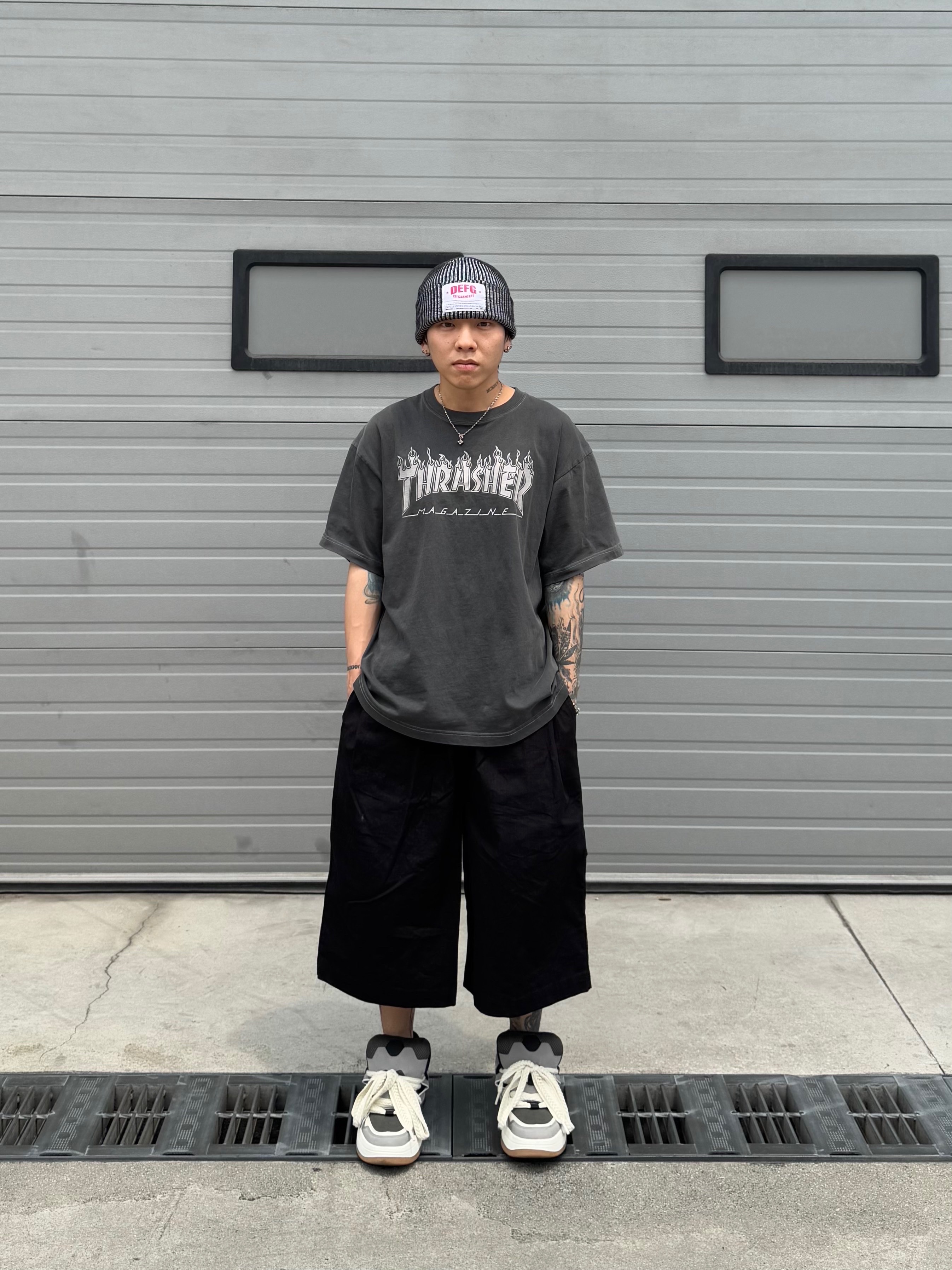 DEFGARMENTS Label Point Rib Beanie Black 착용 스타일 - 1
