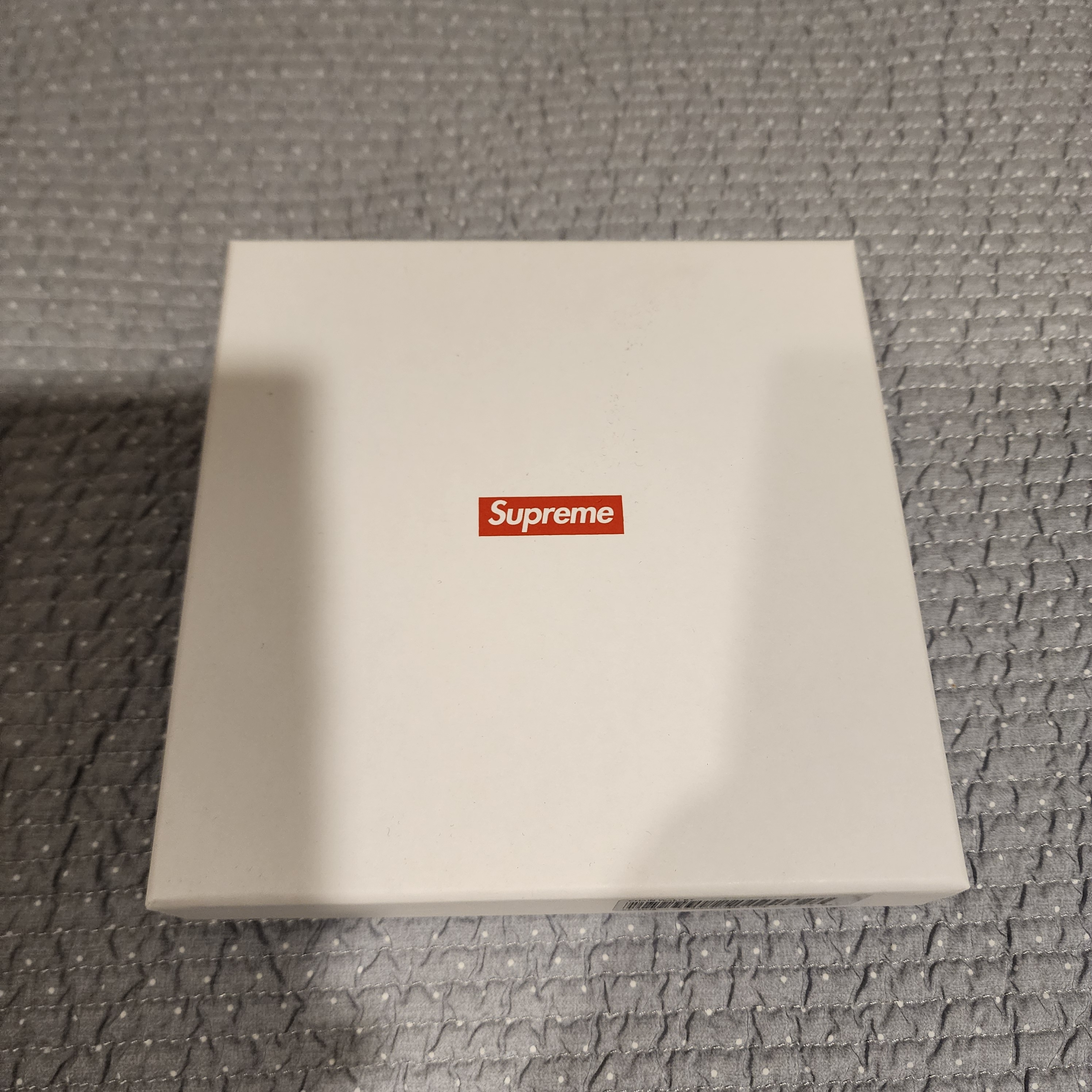 Supreme Leather Chain Wallet Red 착용 스타일 - 2
