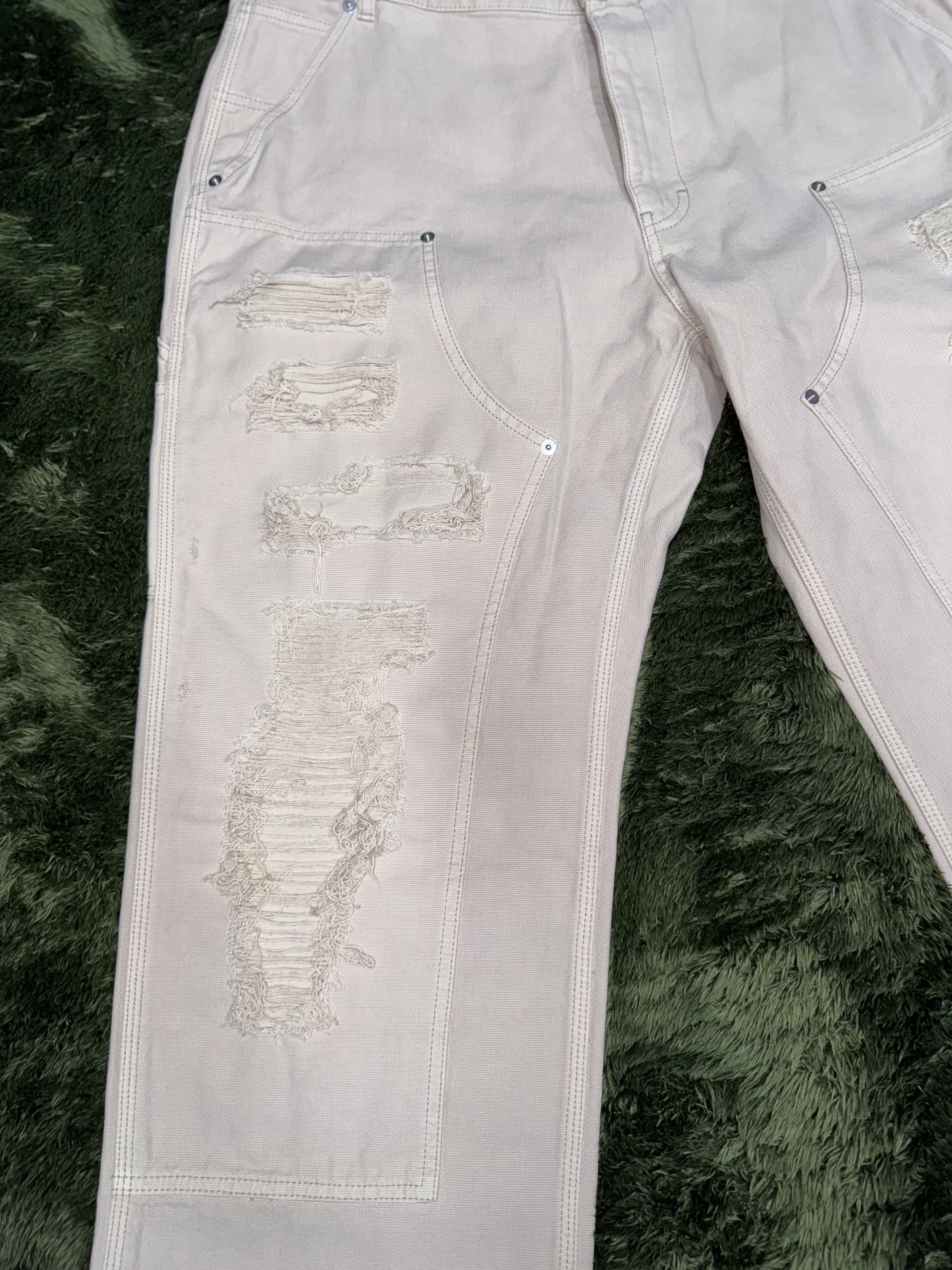 1017 Alyx 9SM Destroyed Carpenter Pants Off White 착용 스타일 - 8