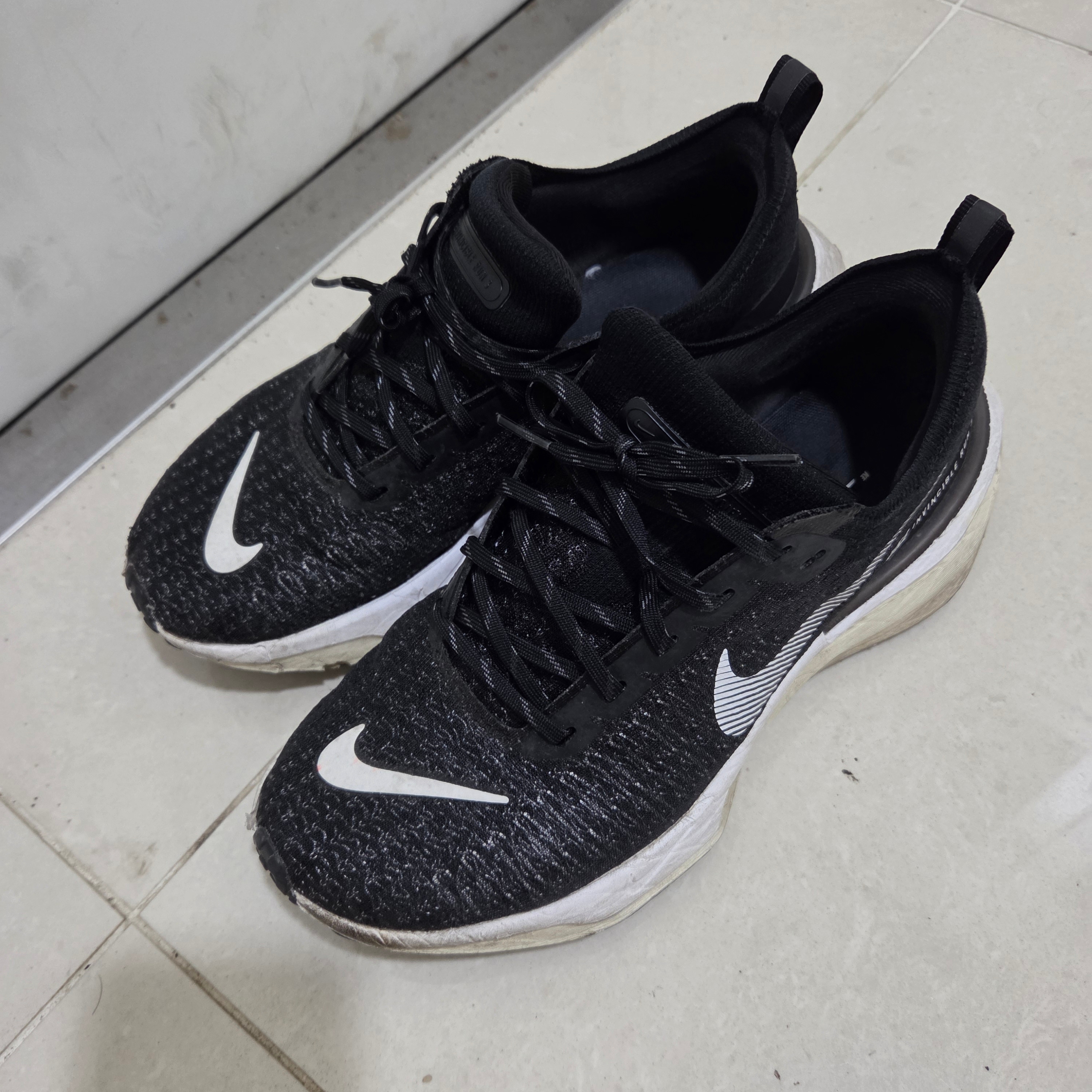 Nike ZoomX Invincible Run Flyknit 3 Black White 착용 스타일