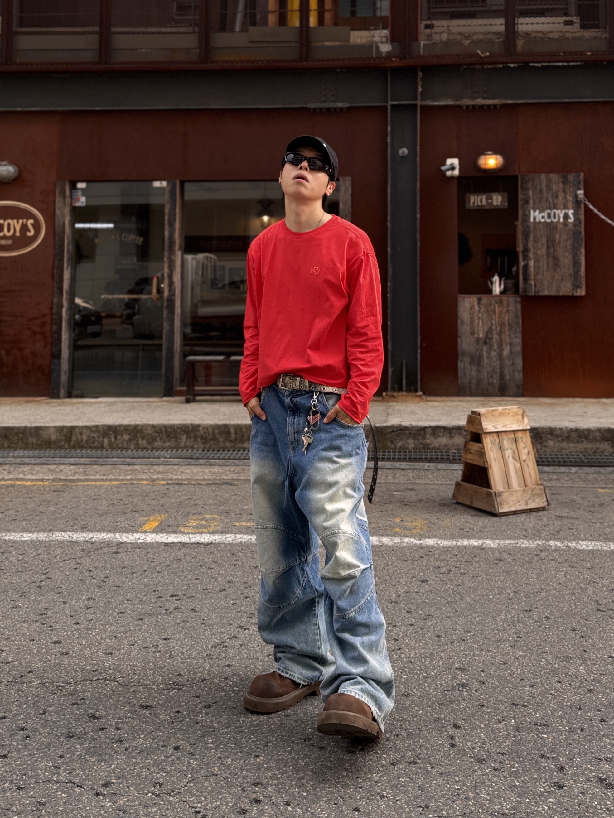 Balenciaga Swift Oval Sunglasses Black, MJD 3D Knee Denim Pants Blue 착용 스타일 - 1