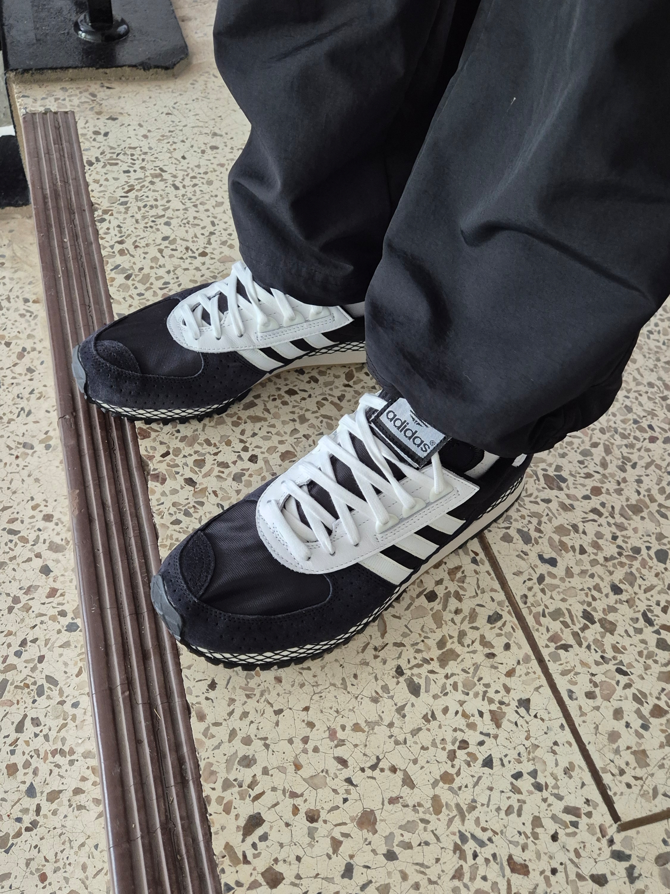 Adidas City Marathon PT Core Black 착용 스타일 - 1