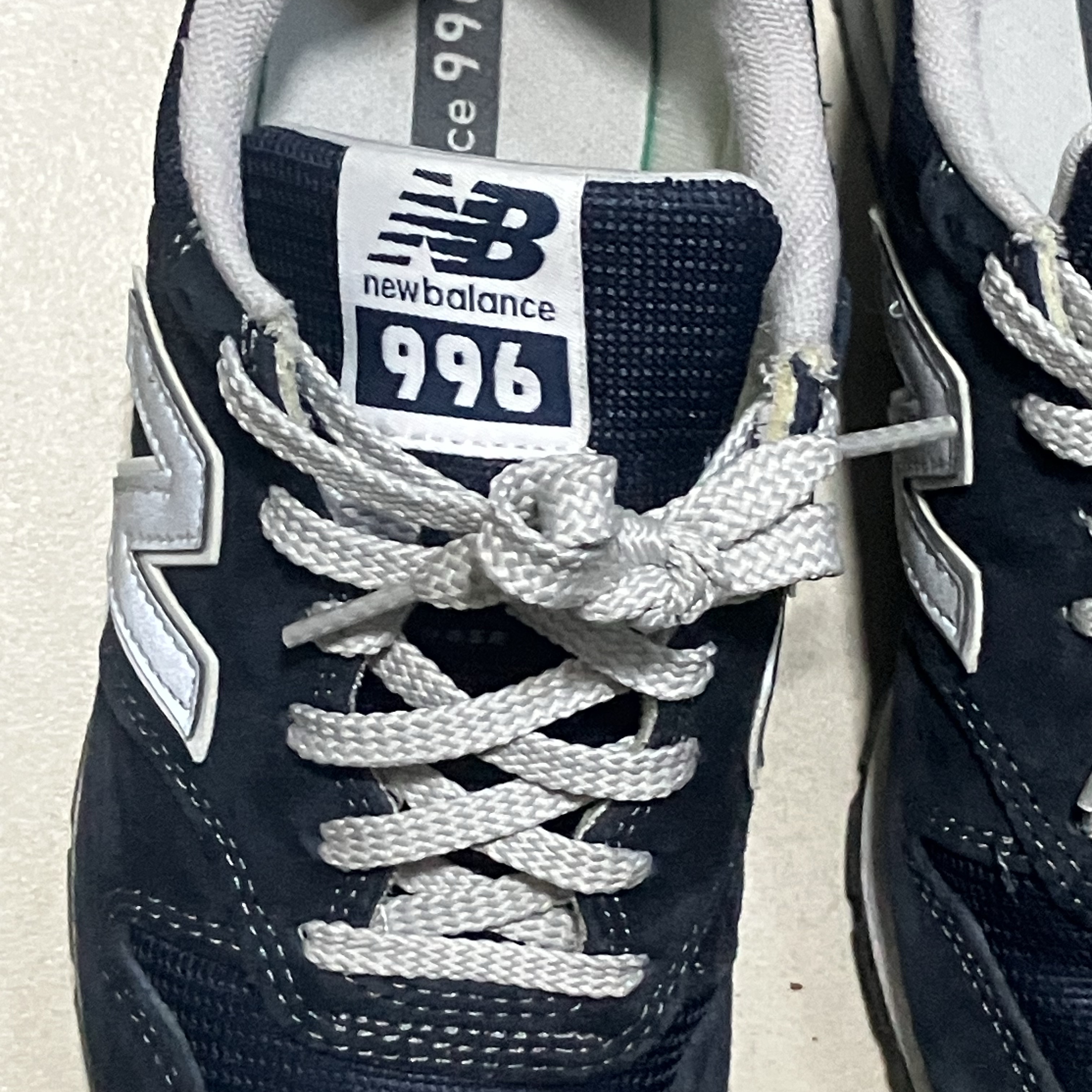 New Balance 996 Navy Silver 착용 스타일