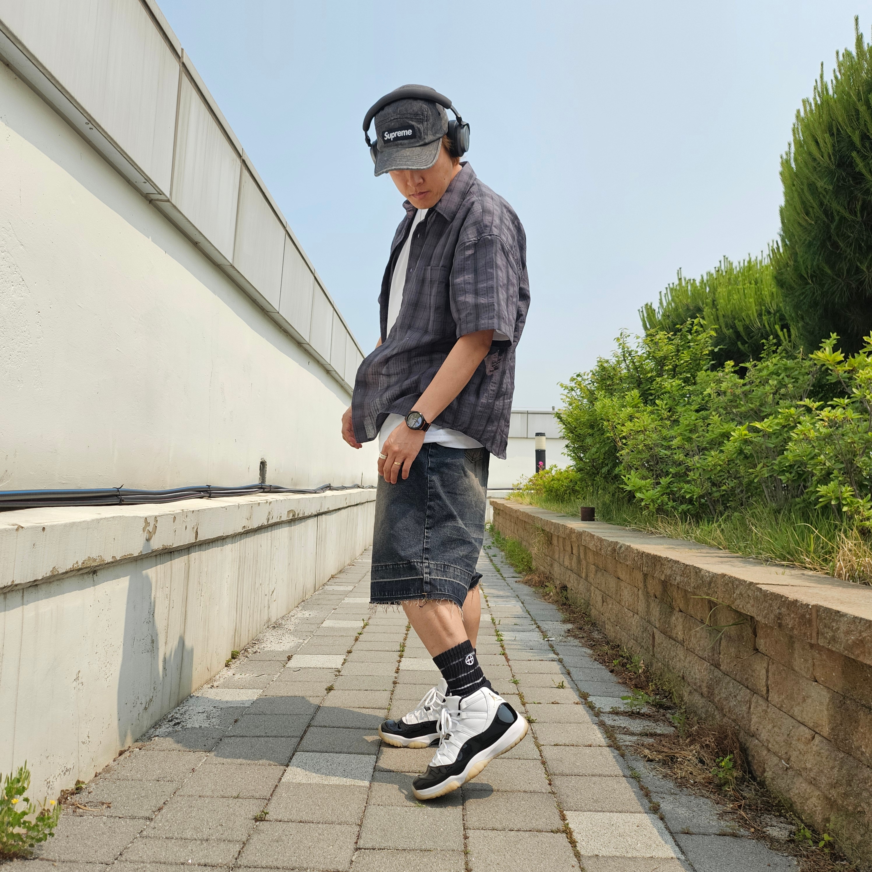 Supreme Denim Camp Cap Washed Black - 22FW, Jordan 11 Retro Gratitude 착용 스타일 - 3