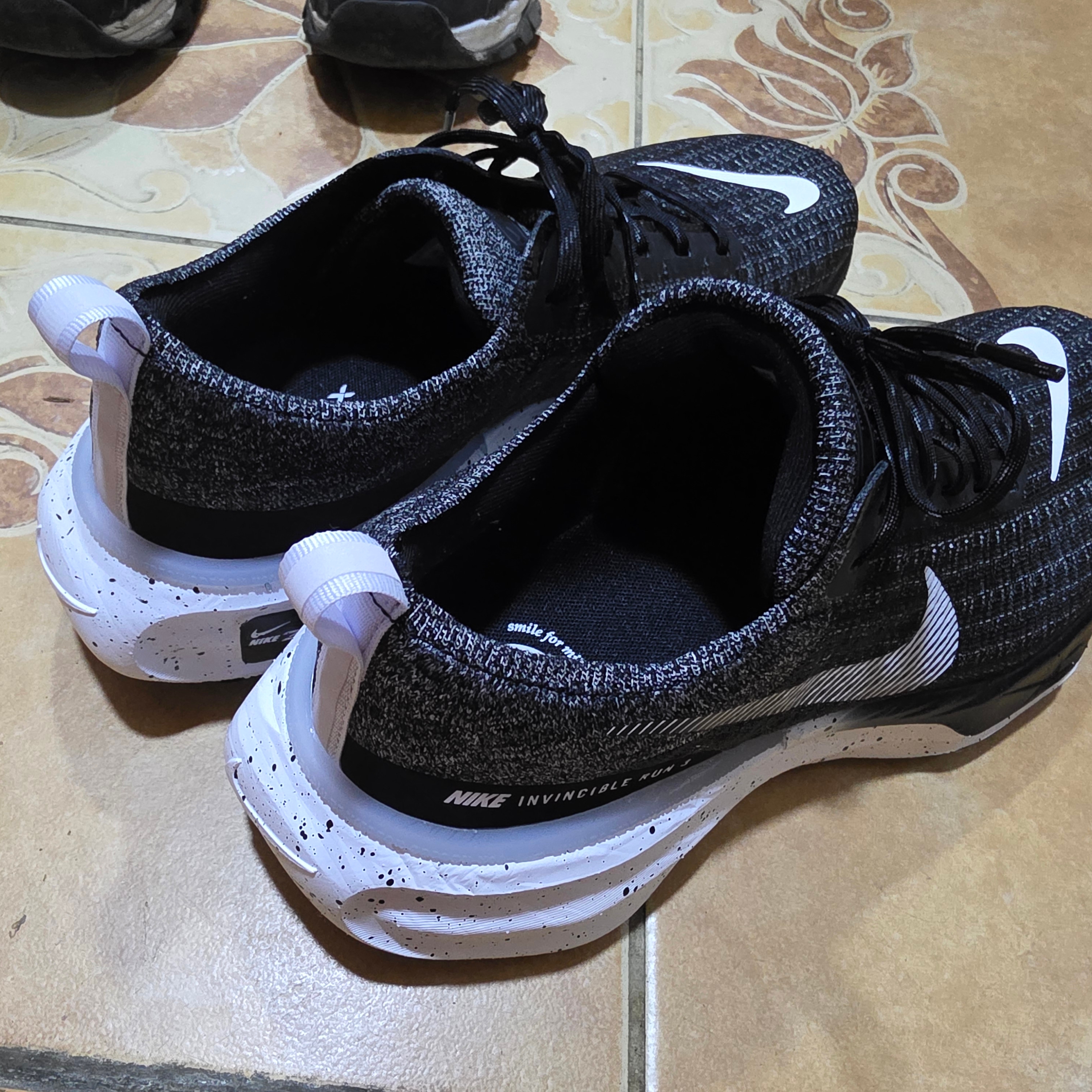 Nike ZoomX Invincible Run Flyknit 3 Black White 착용 스타일