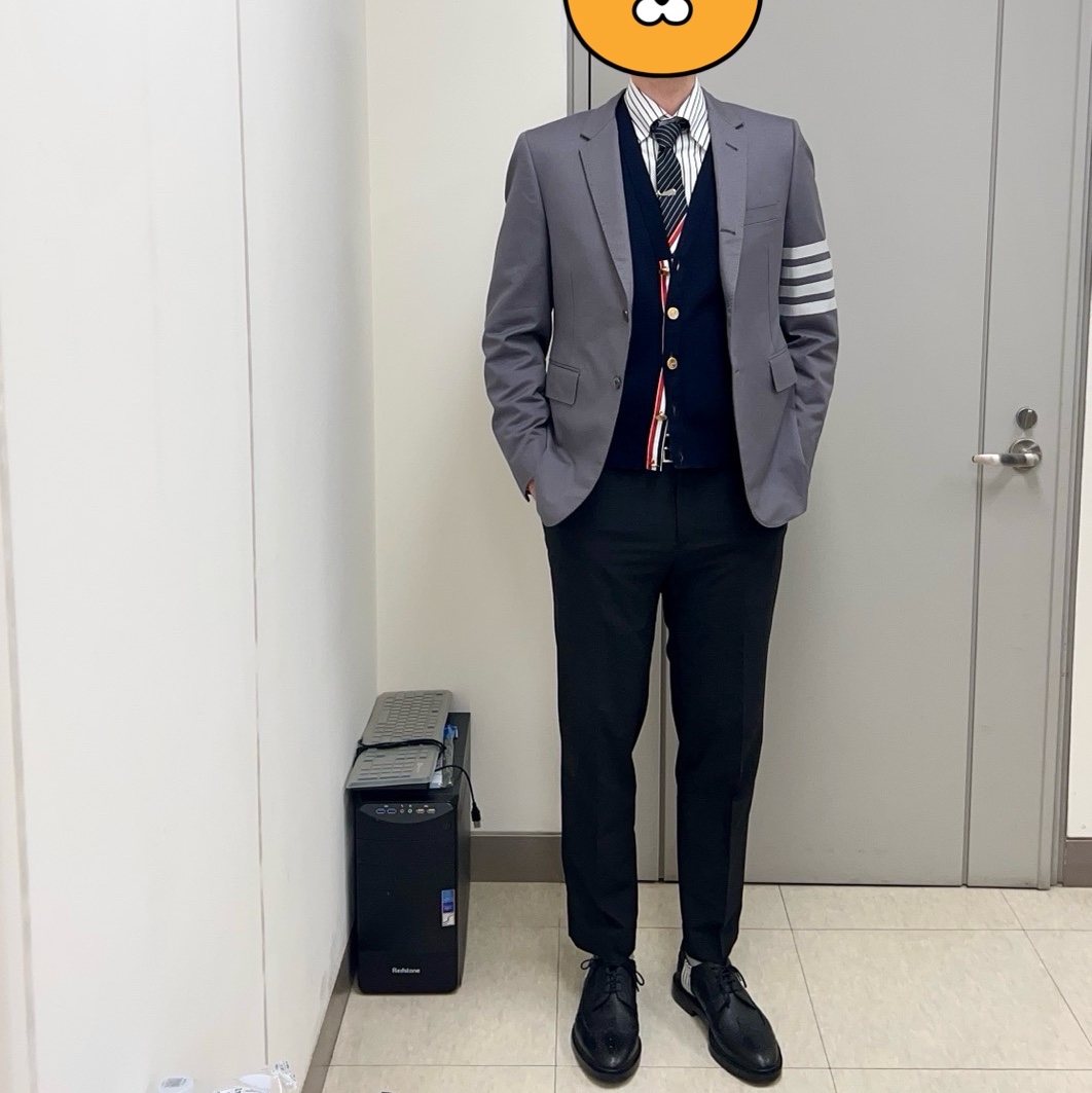 Thom Browne Lunar New Year 4-Bar V-Neck Cardigan Blue, Thom Browne Cotton Suiting Engineered 4-Bar Classic Jacket Medium Grey 착용 스타일