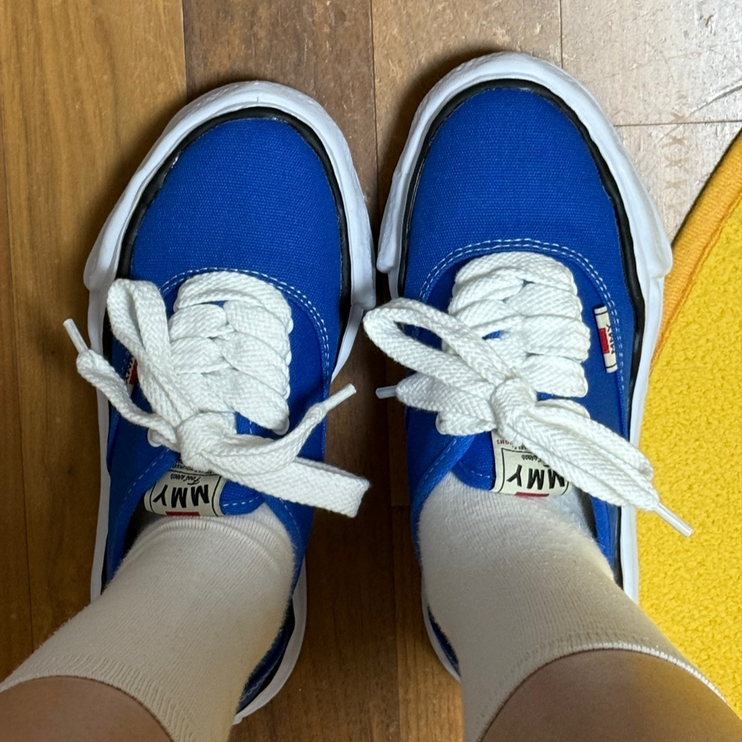 Maison Mihara Yasuhiro Baker OG Sole Canvas Low Cut Sneakers CL Blue 착용 스타일 - 1