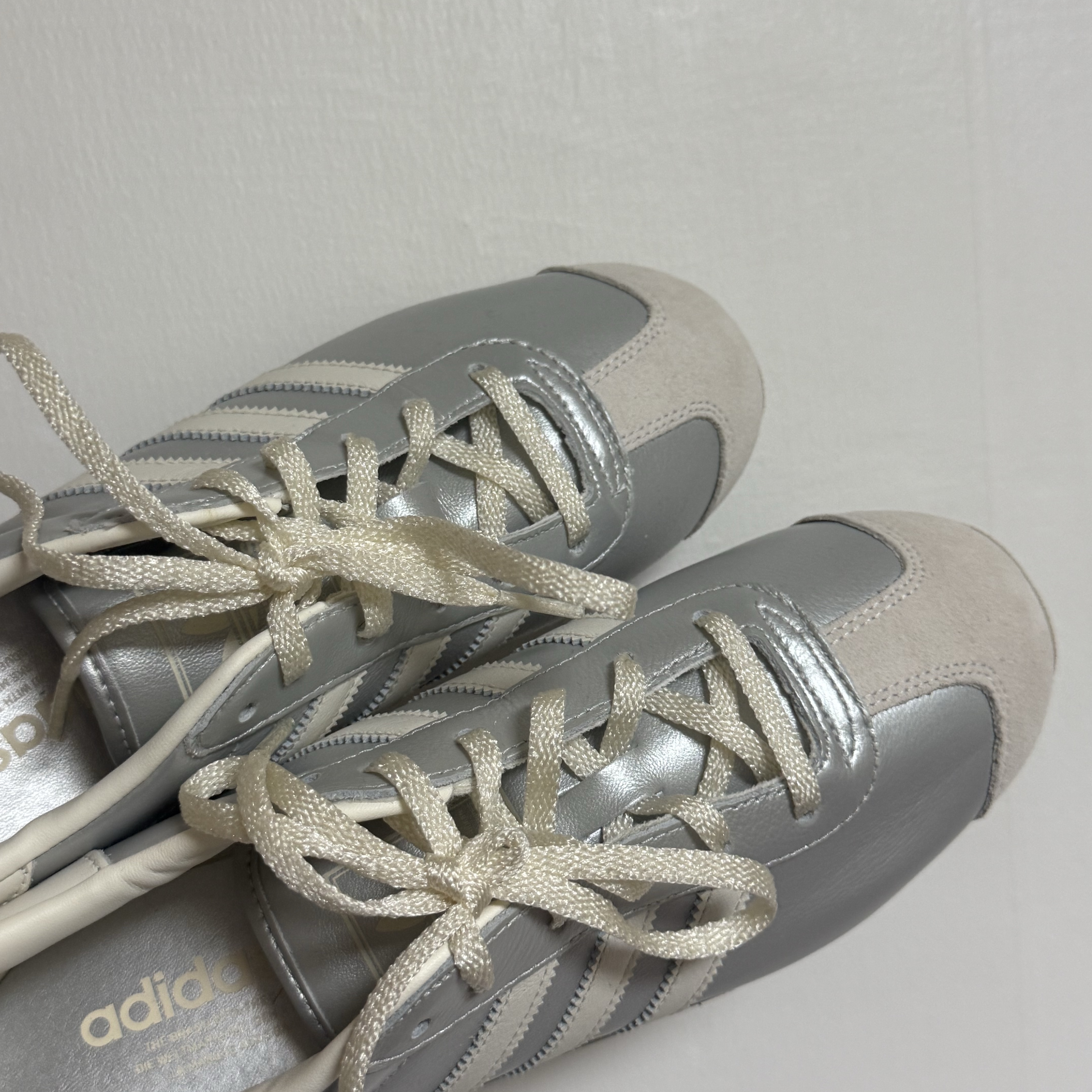 Adidas Country II SMU Silver Cream 착용 스타일