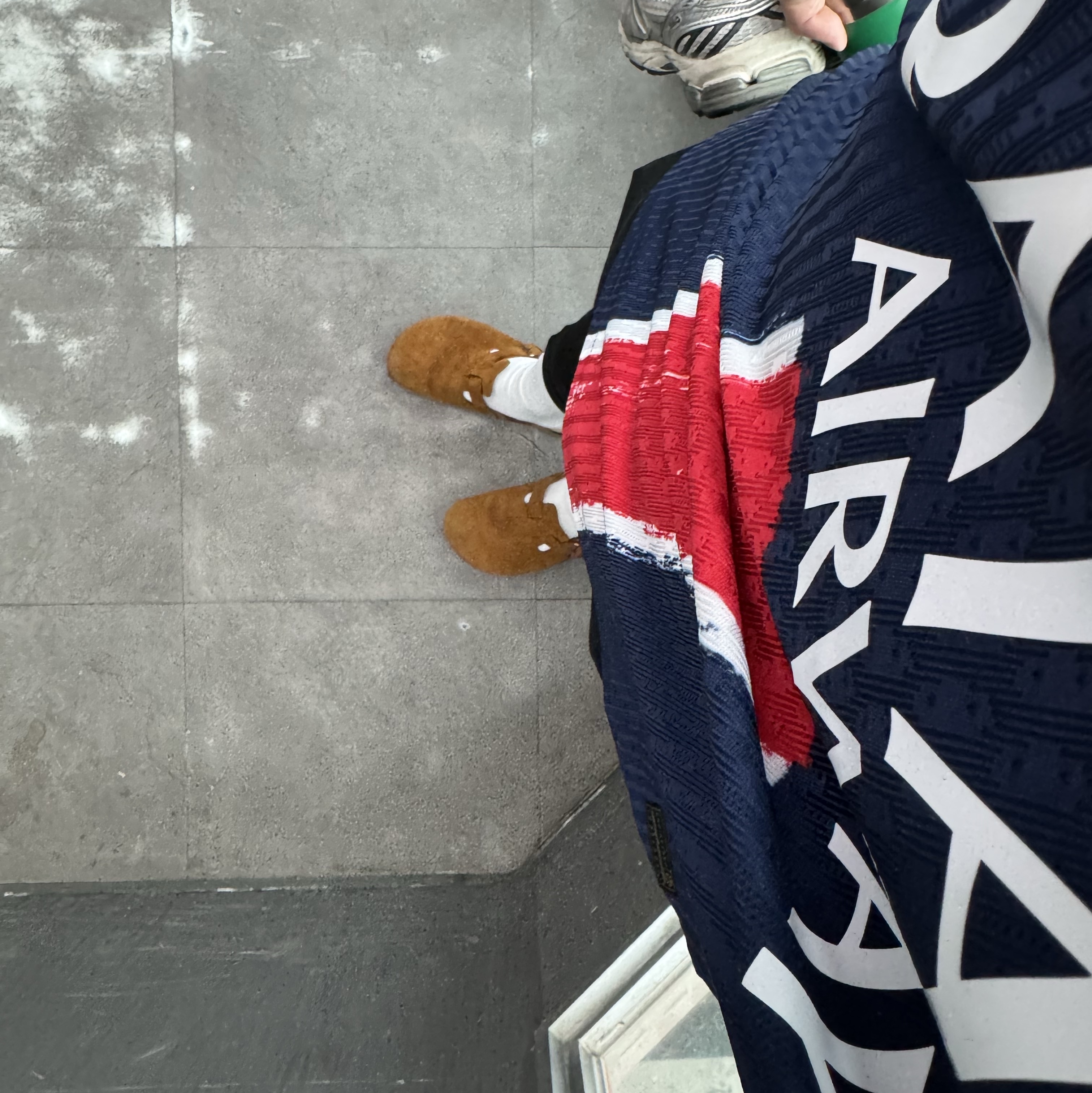 Over The Pitch 20242025 PSG Home Stadium Shirt, Birkenstock Boston Soft Footbed Mink - Regular 착용 스타일 - 1