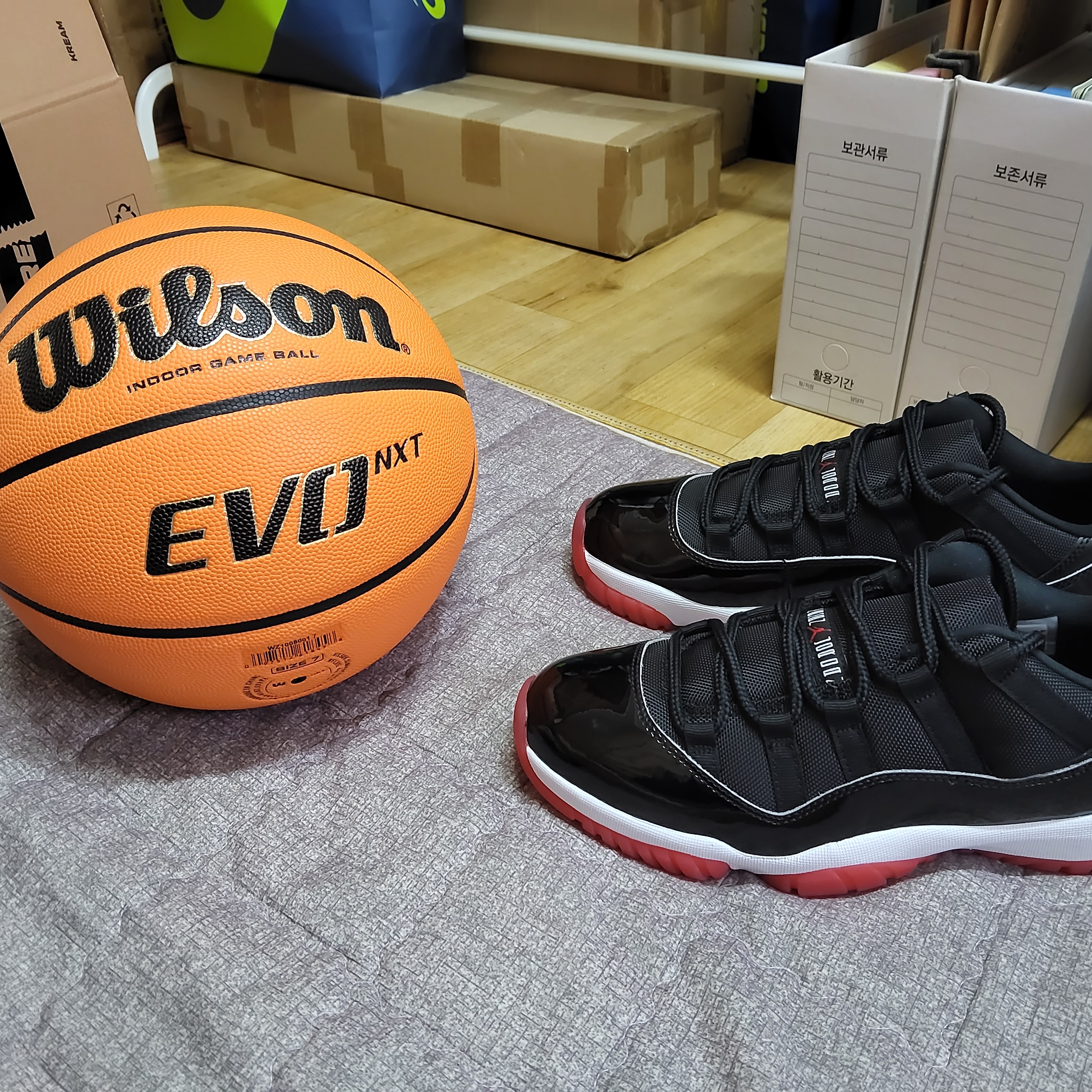 Jordan 11 Retro Low Bred 2025 착용 스타일 - 1