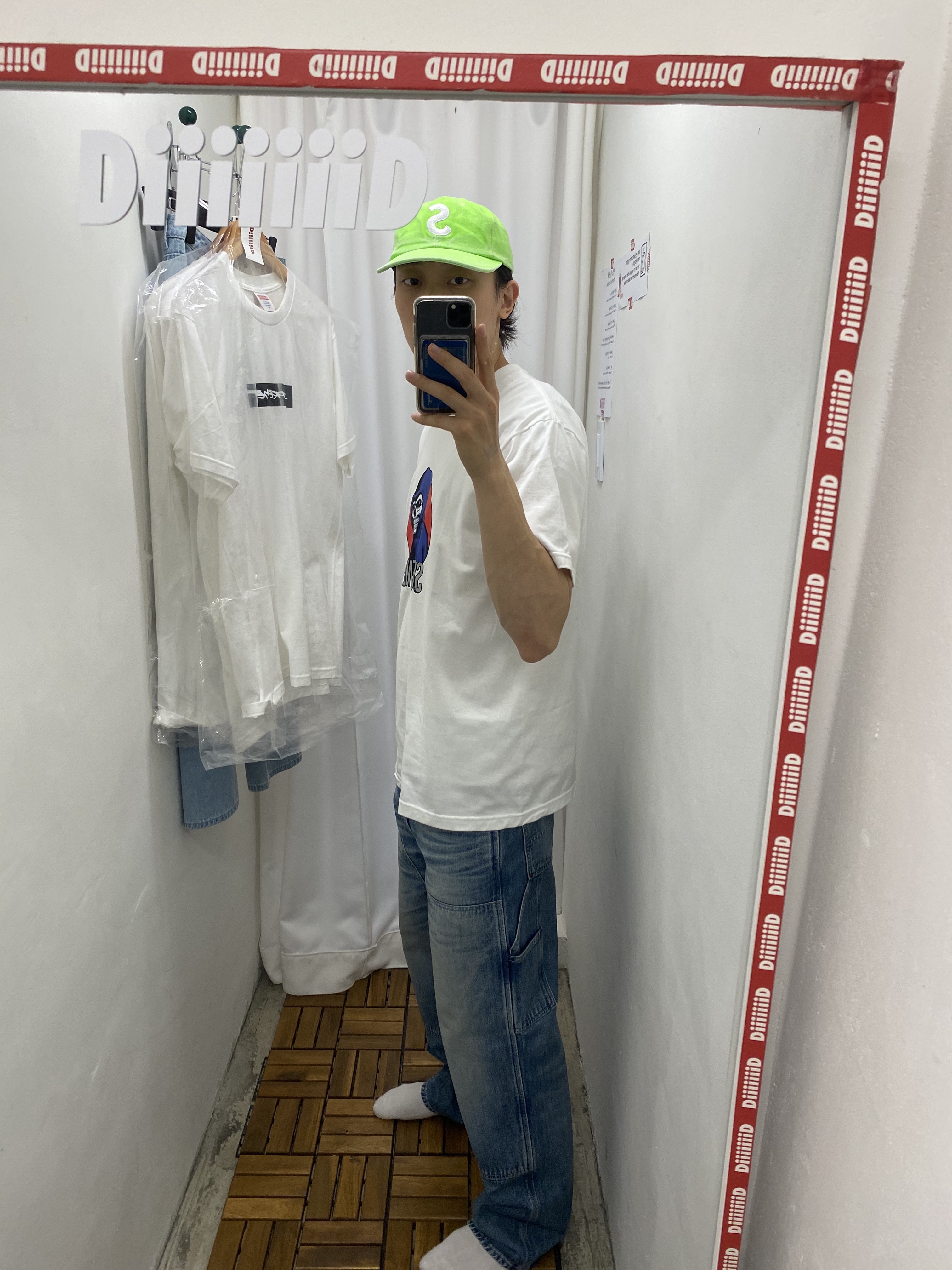 Supreme Worn Double Knee Painter Pants Denim - 25SS, Supreme Business T-Shirt White - 23SS 착용 스타일 - 8