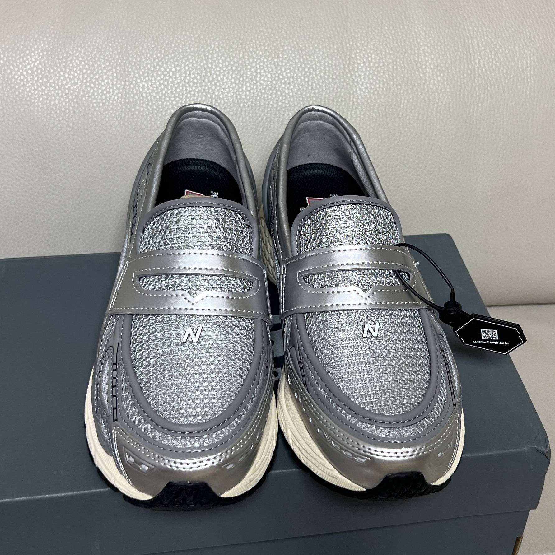 New Balance 1906L Grey Silver 착용 스타일 - 1