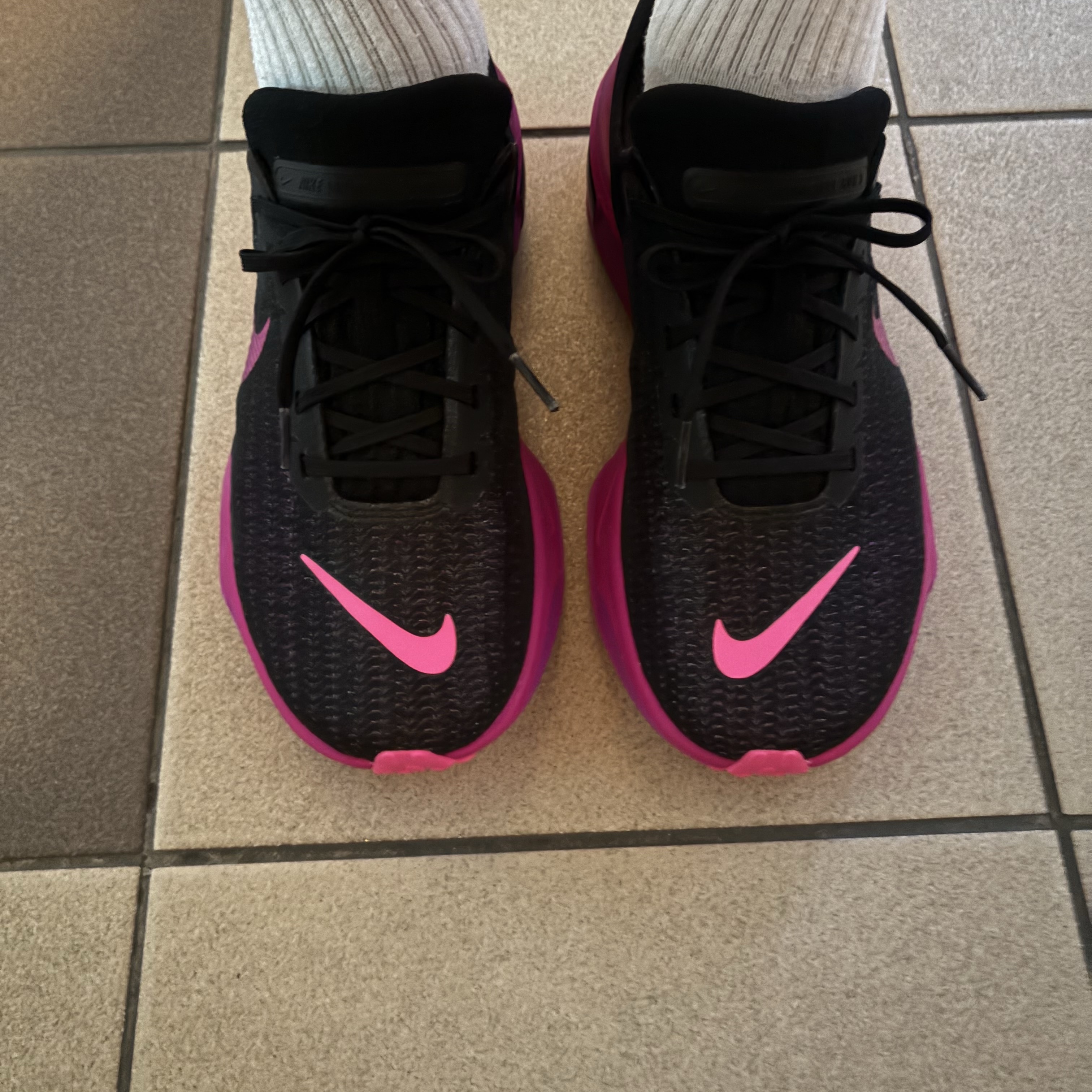 Nike ZoomX Invincible Run 3 Black Vivid Grape 착용 스타일