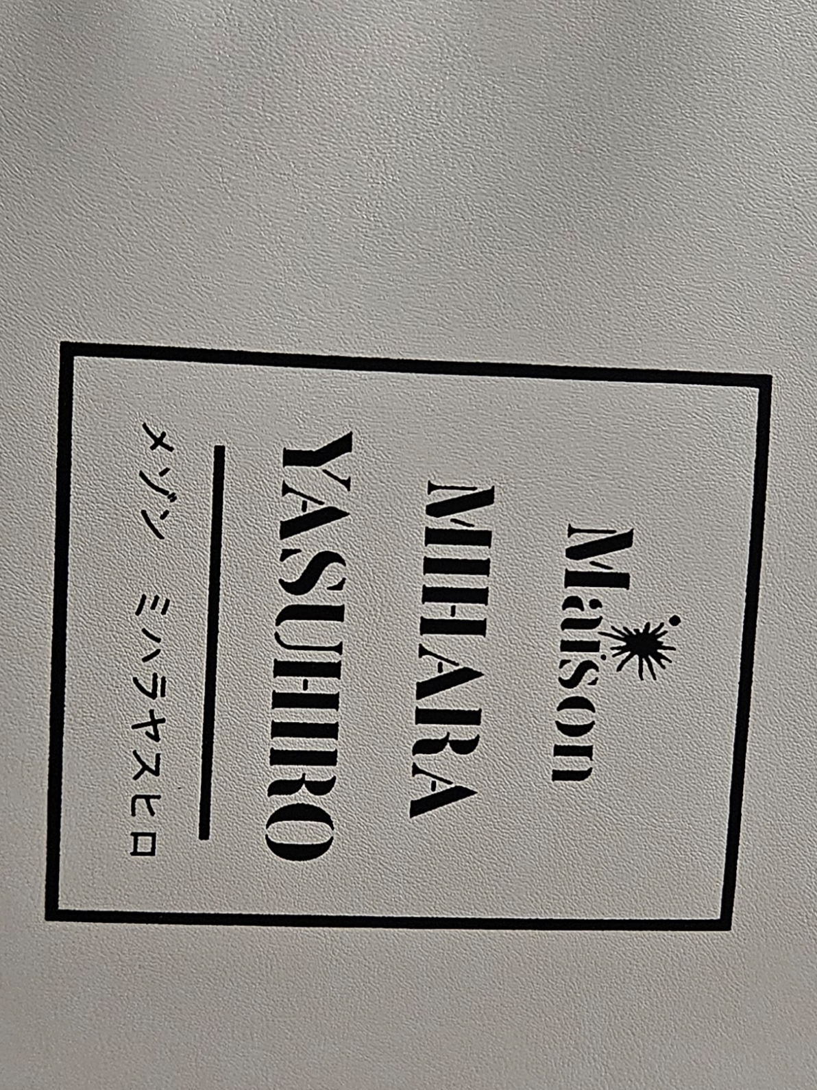Odyssey x Maison Mihara Yasuhiro Cross Bag White 착용 스타일