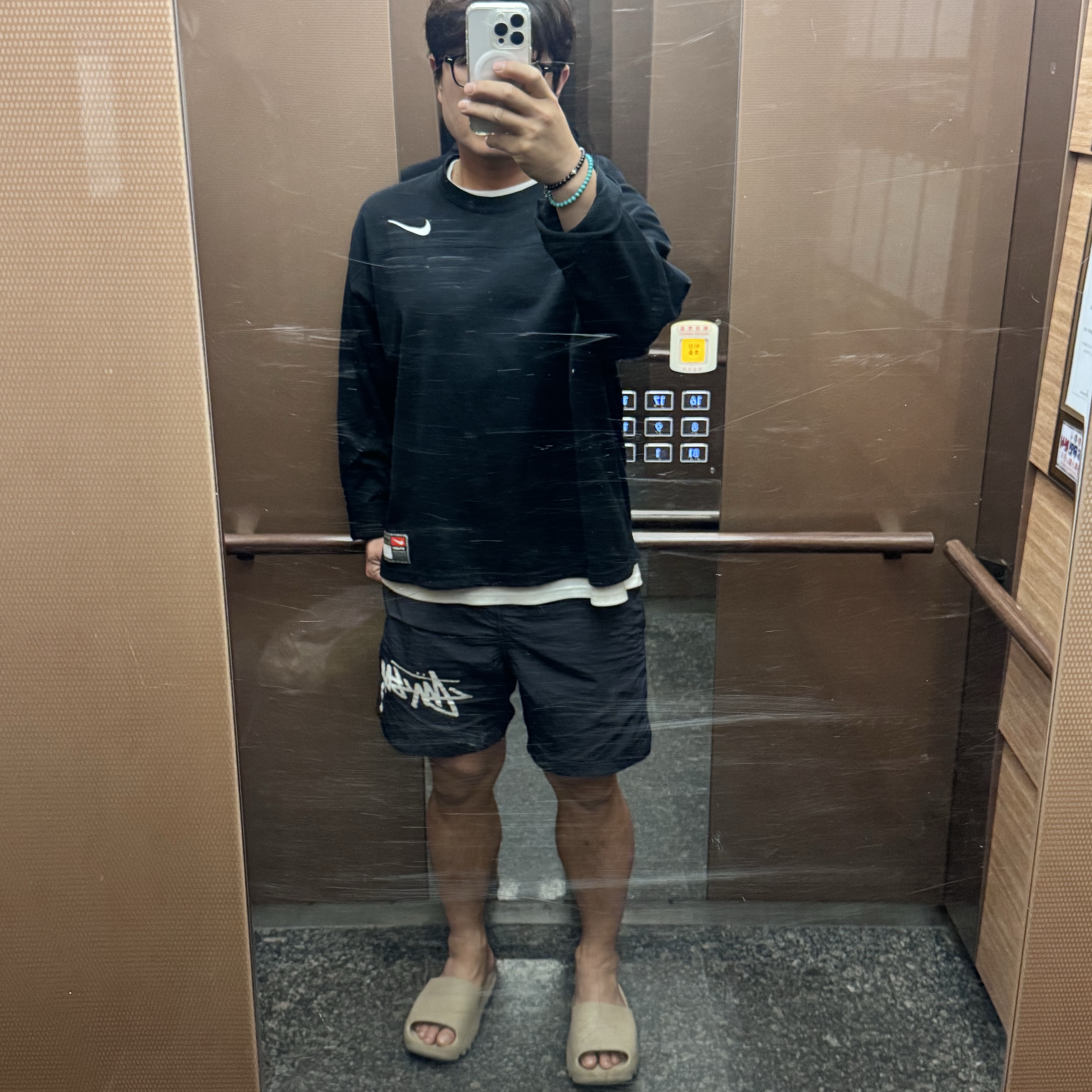 Nike x Stussy Long Sleeve Top Black (FJ9164-010), Nike x Stussy Water Shorts Off Noir 착용 스타일