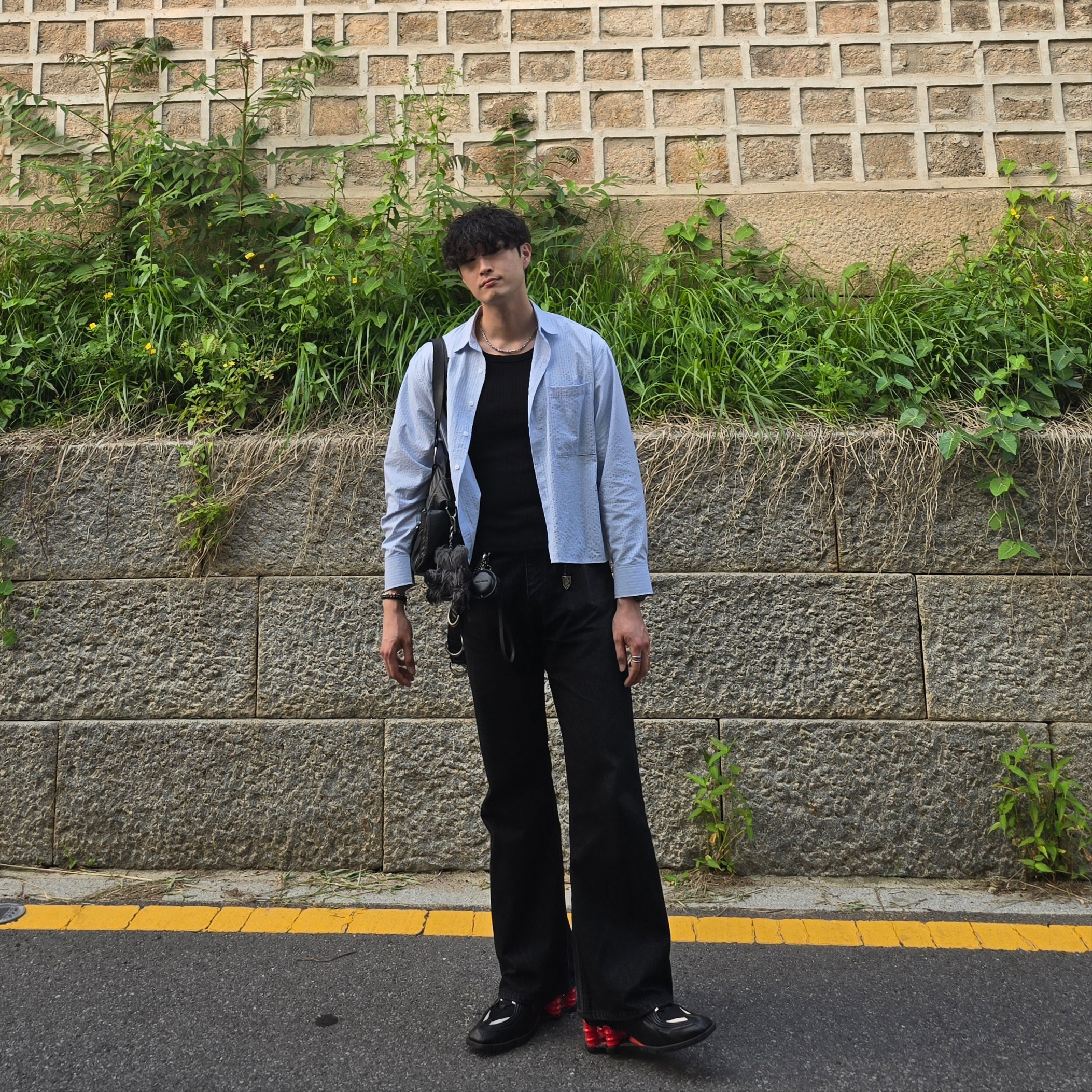 Nike x Martine Rose Shox MR4 Black 착용 스타일 - 2
