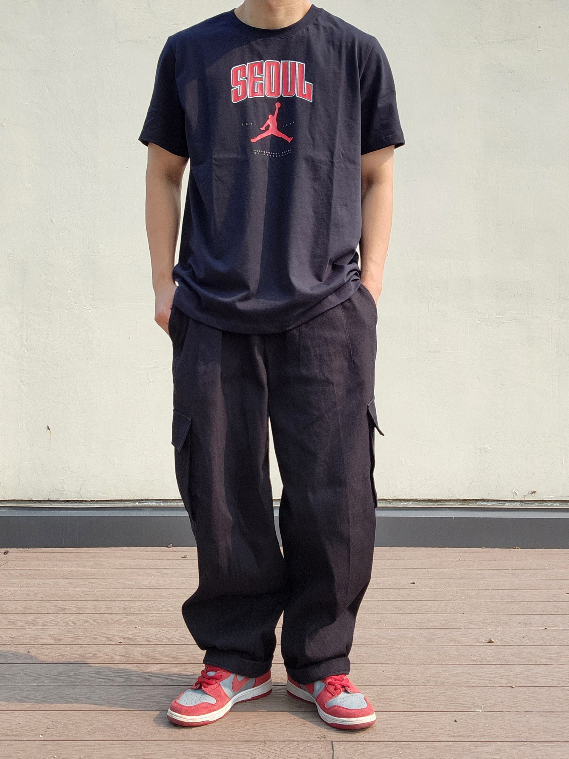Nike Dunk Low Flyknit University Red Wolf Grey 착용 스타일 - 3