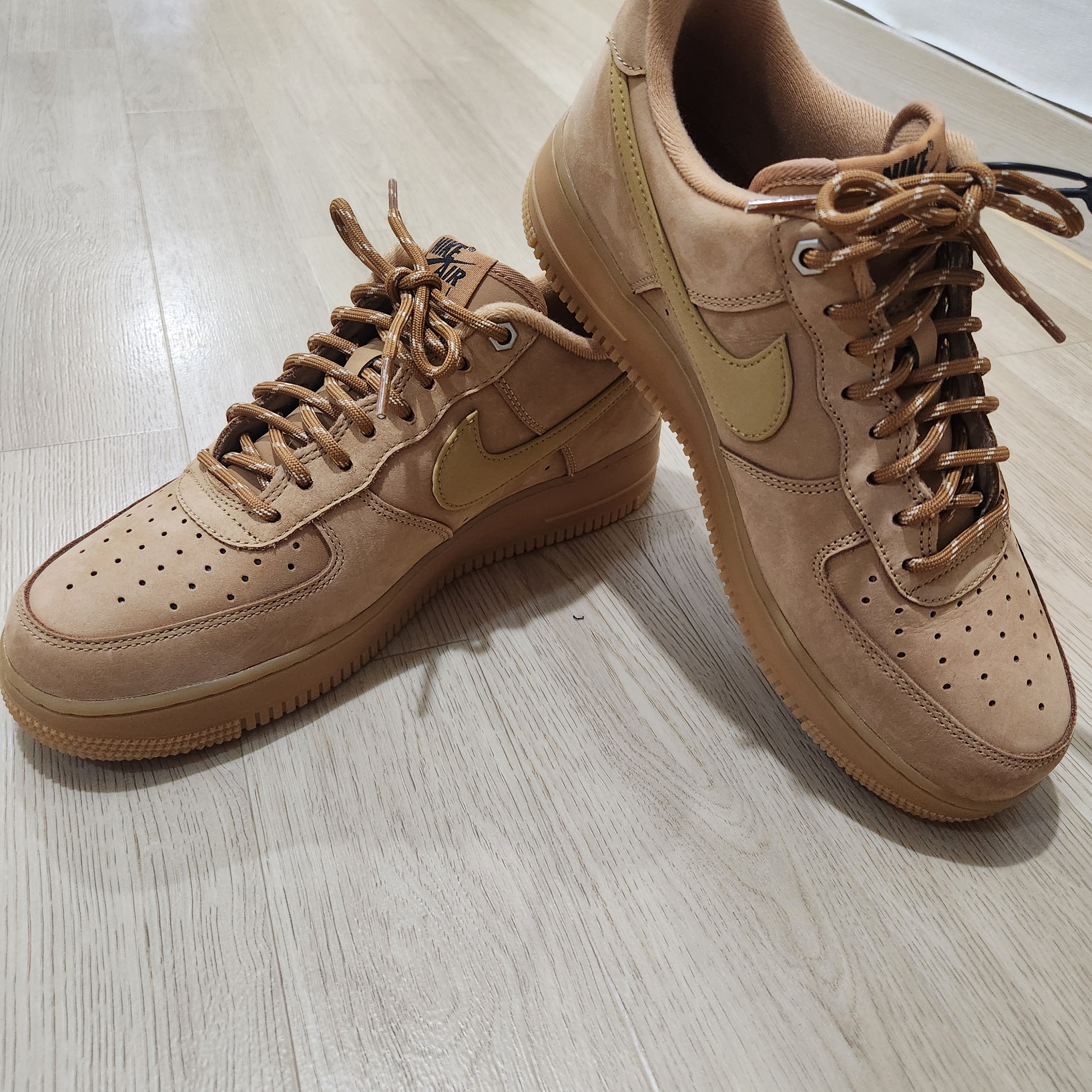 Nike Air Force 1 '07 WB Flax 착용 스타일 - 1