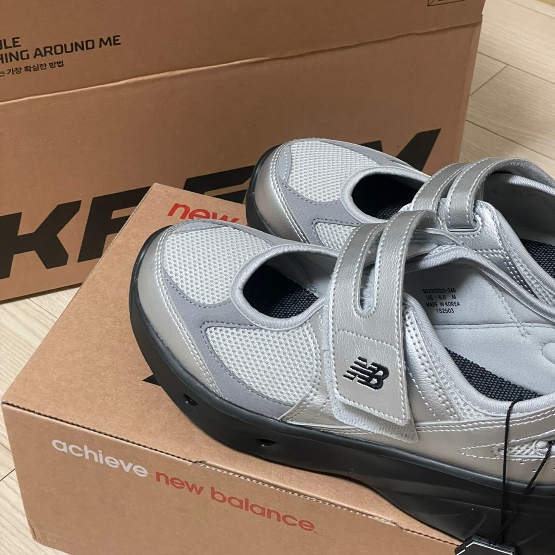 (W) New Balance Breeze SD2202 Metalic Silver 착용 스타일