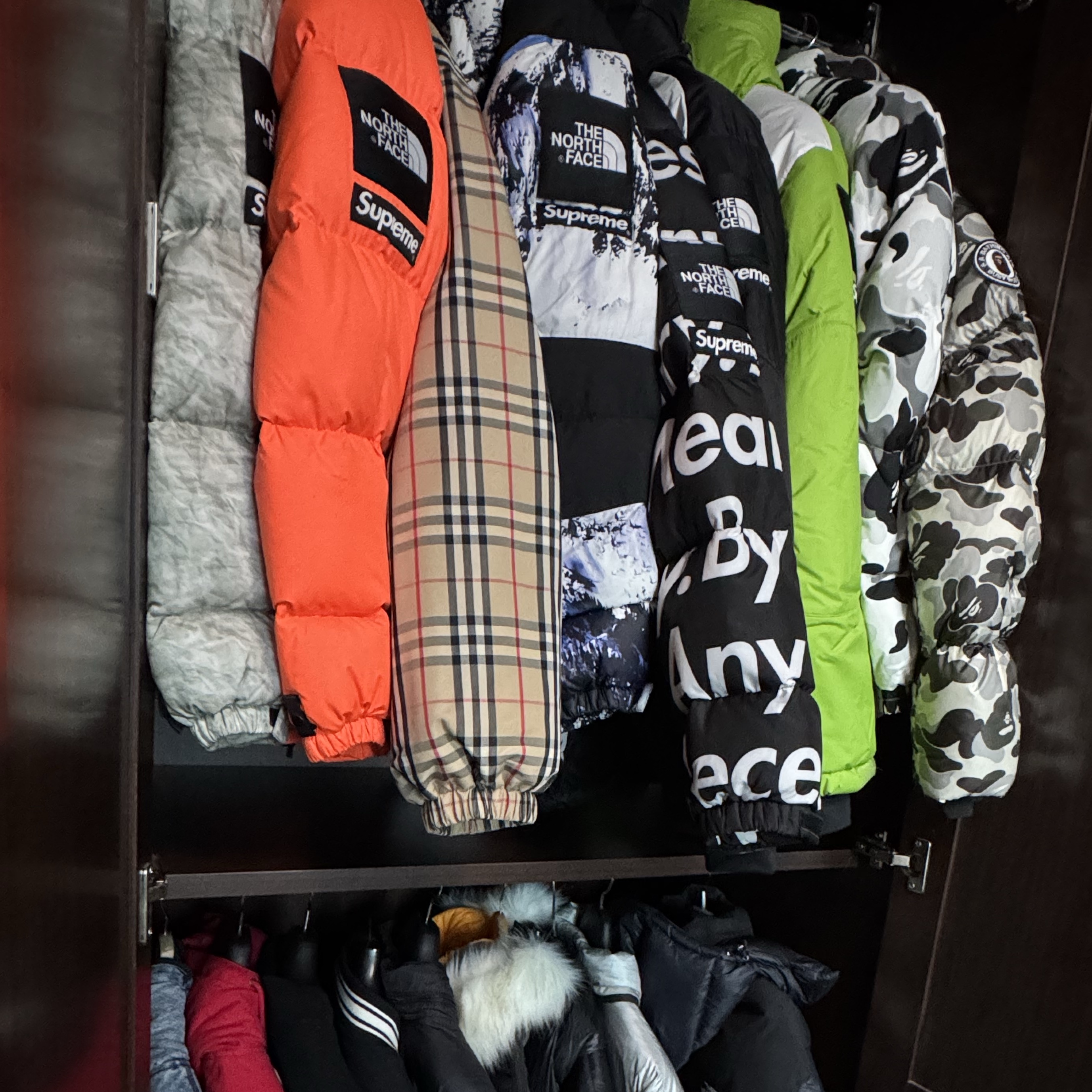 Supreme x The North Face Mountain Baltoro Jacket Blue White - 17FW, Supreme x The North Face Nuptse Orange - 16FW 착용 스타일